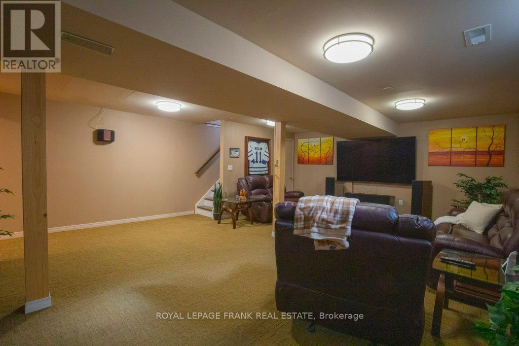 












324 TOWERHILL ROAD

,
Peterborough (Northcrest Ward 5),




Ontario
K9H7R7

