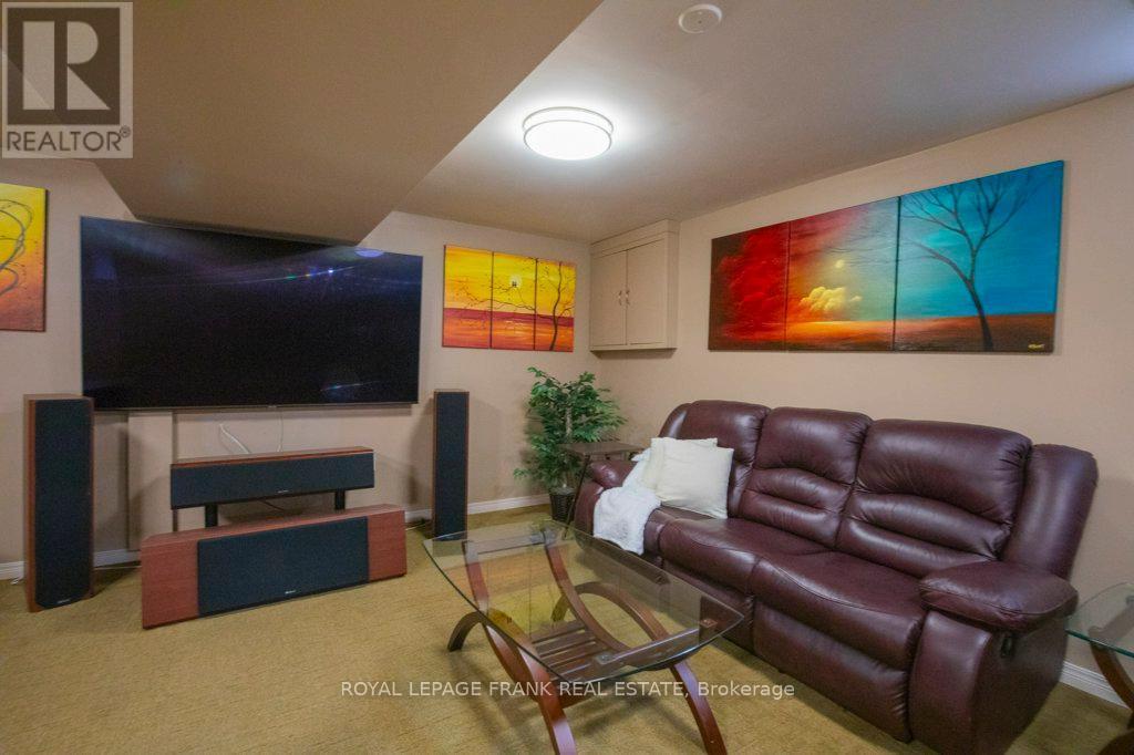 












324 TOWERHILL ROAD

,
Peterborough (Northcrest Ward 5),




Ontario
K9H7R7

