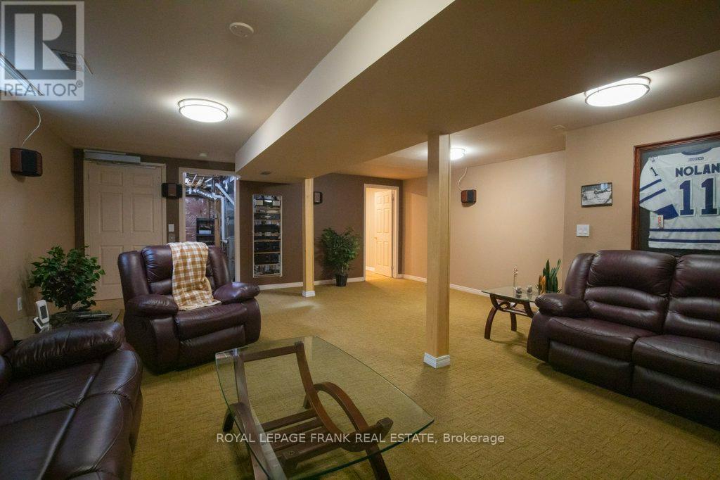 












324 TOWERHILL ROAD

,
Peterborough (Northcrest Ward 5),




Ontario
K9H7R7

