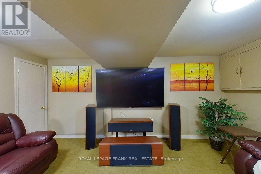 












324 TOWERHILL ROAD

,
Peterborough (Northcrest Ward 5),




Ontario
K9H7R7

