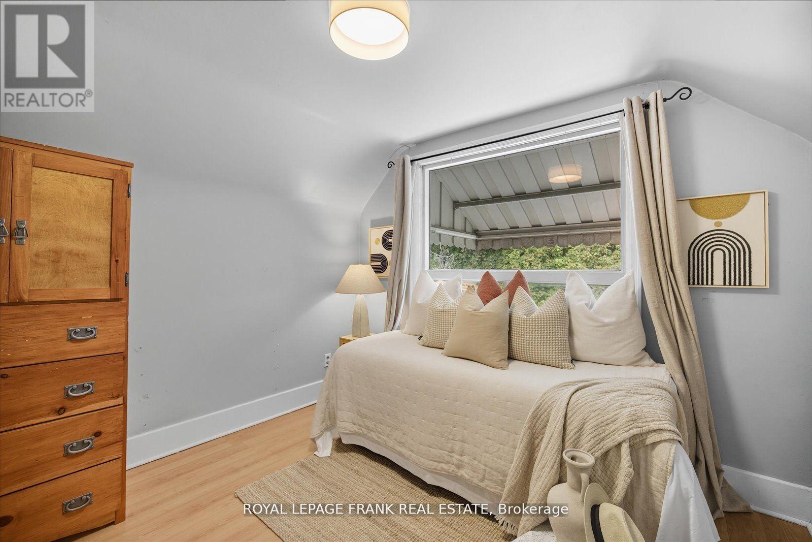 












71 LASALLE AVENUE

,
Oshawa (Central),




Ontario
L1H5Y3

