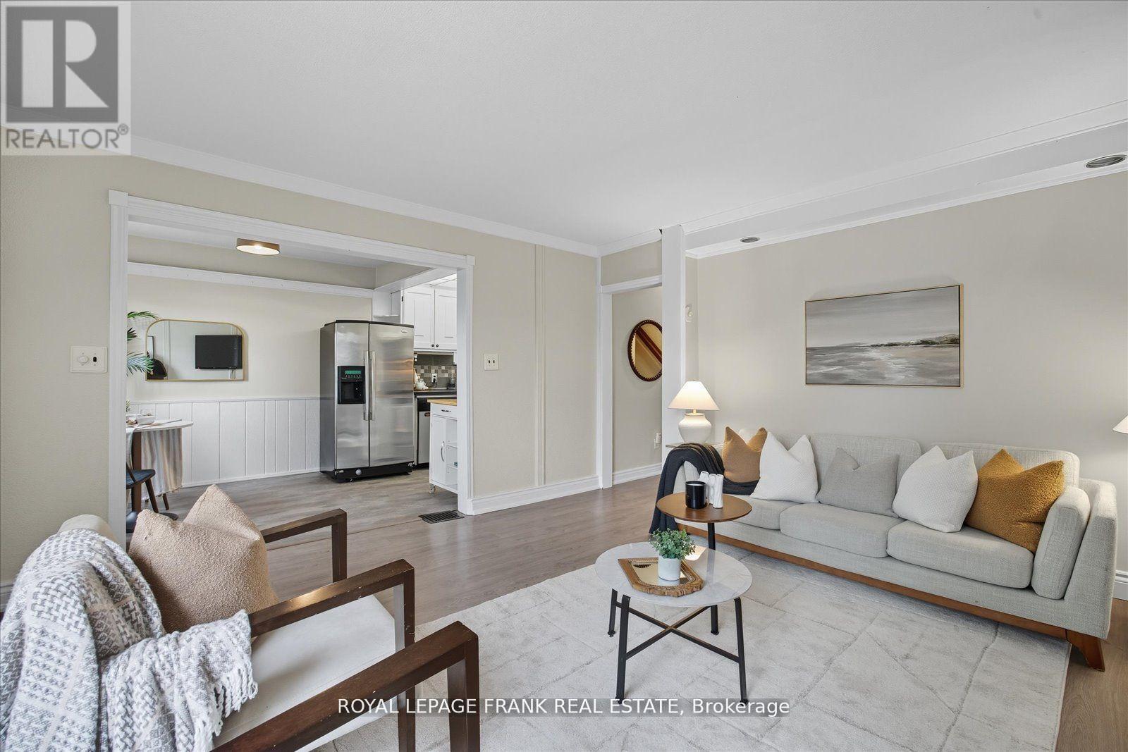 












71 LASALLE AVENUE

,
Oshawa (Central),




Ontario
L1H5Y3

