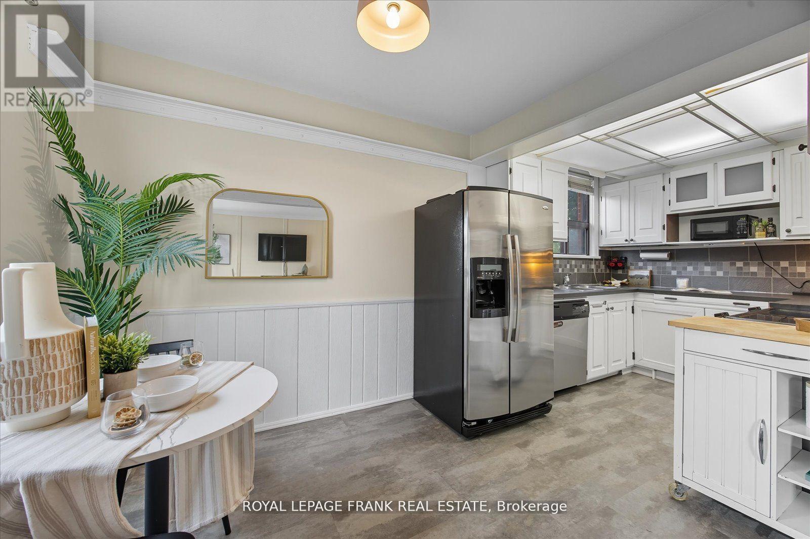 












71 LASALLE AVENUE

,
Oshawa (Central),




Ontario
L1H5Y3

