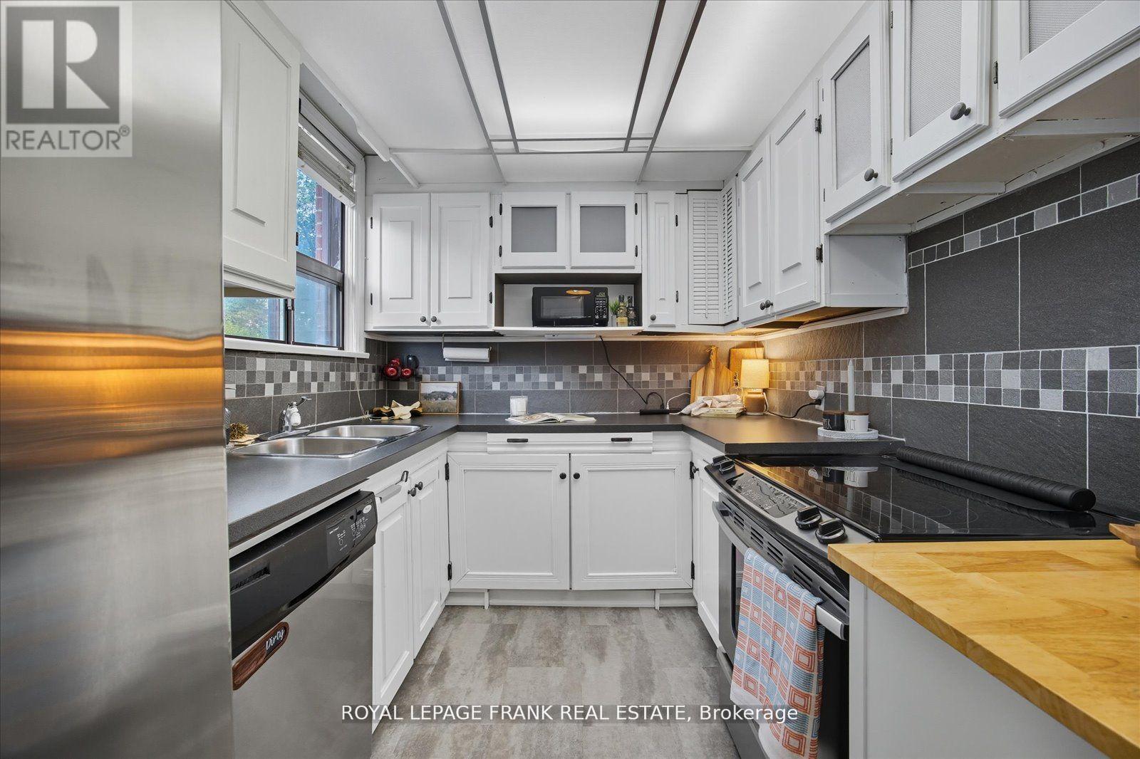 












71 LASALLE AVENUE

,
Oshawa (Central),




Ontario
L1H5Y3

