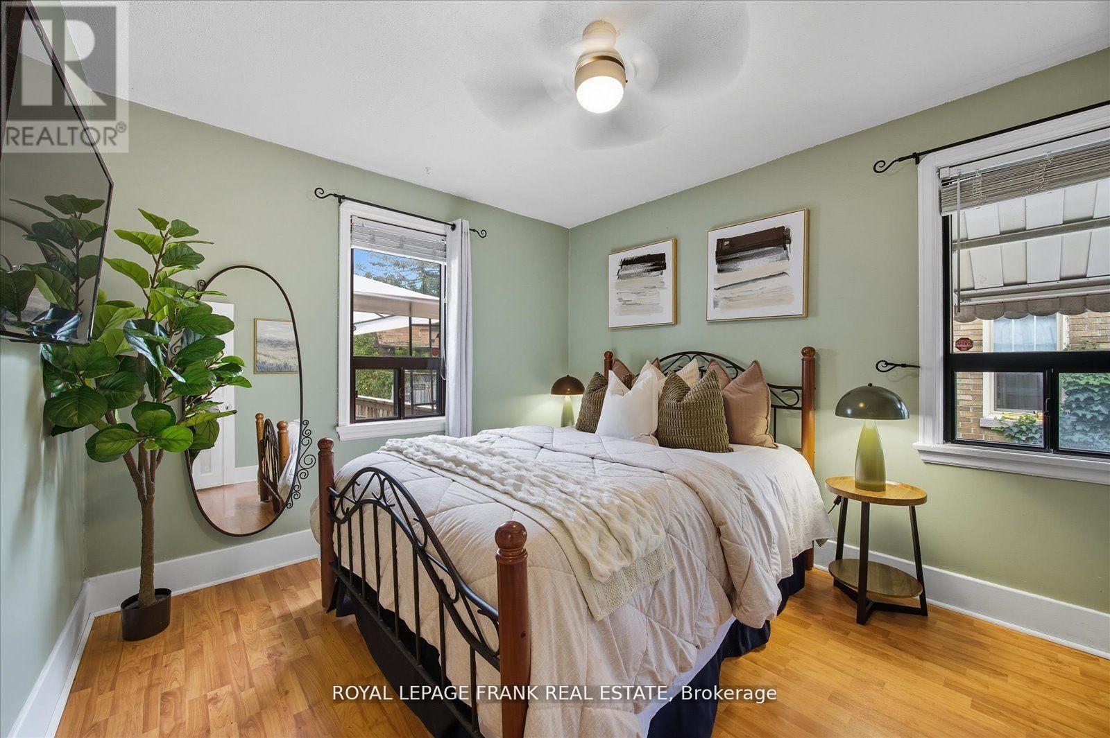 












71 LASALLE AVENUE

,
Oshawa (Central),




Ontario
L1H5Y3

