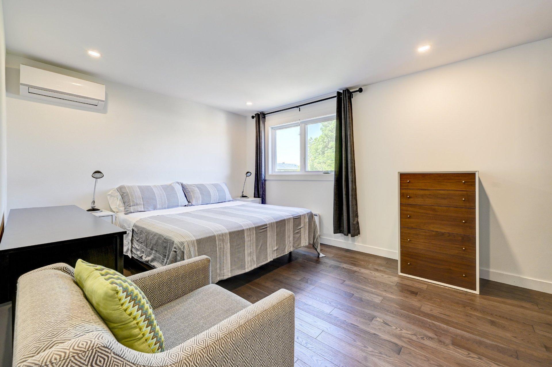 









1755


Rue Plante

,
Brossard,




QC
J4W1K8

