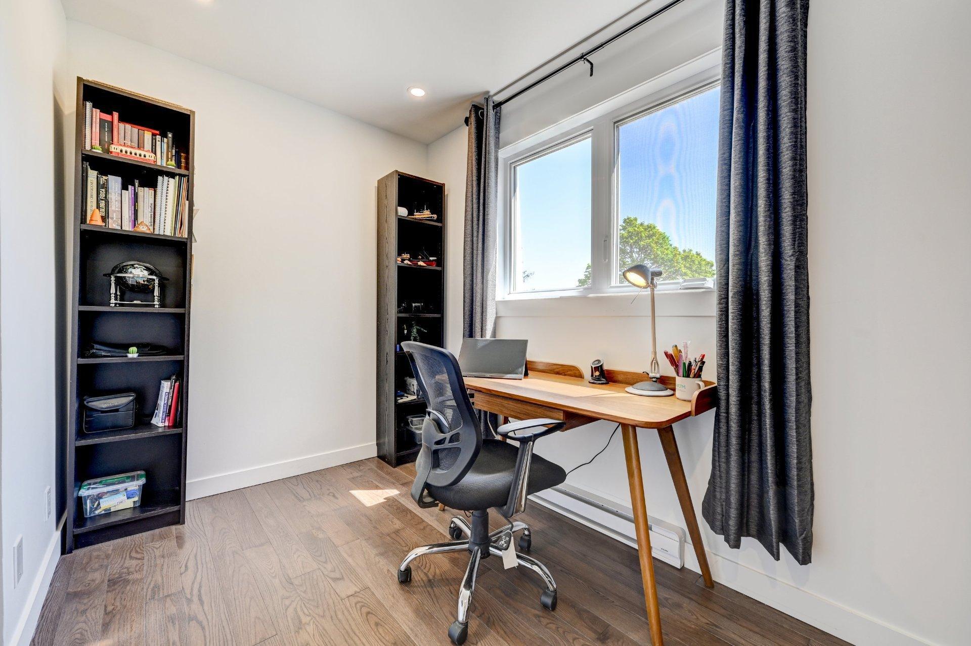 









1755


Rue Plante

,
Brossard,




QC
J4W1K8

