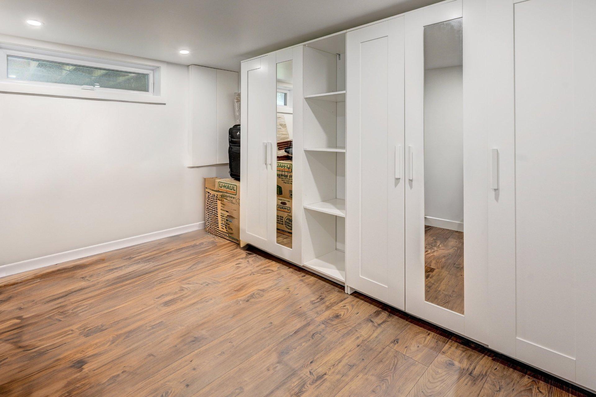 









1755


Rue Plante

,
Brossard,




QC
J4W1K8

