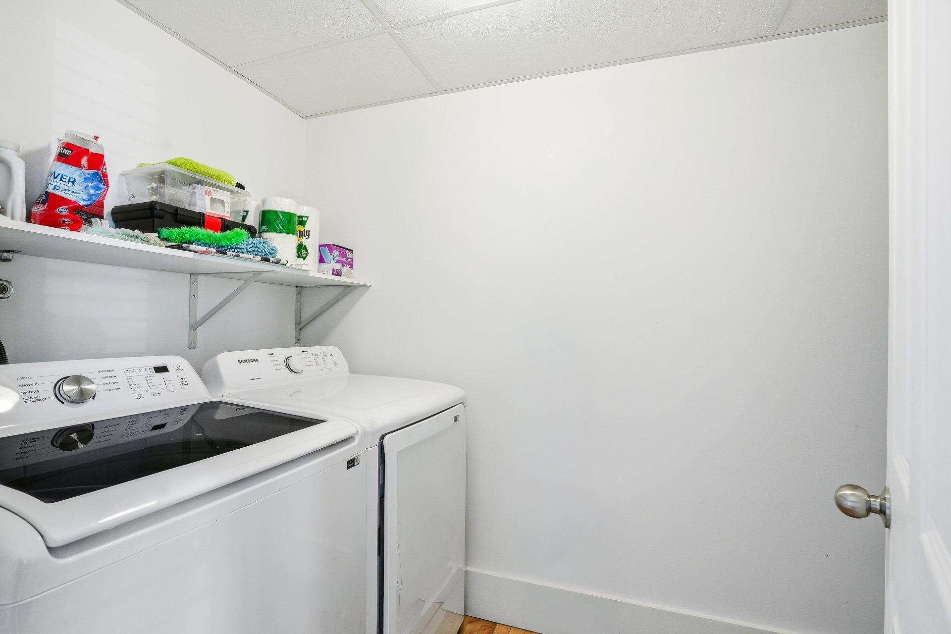 









232


Rue Principale

, 100,
Granby,




QC
J2G2V8

