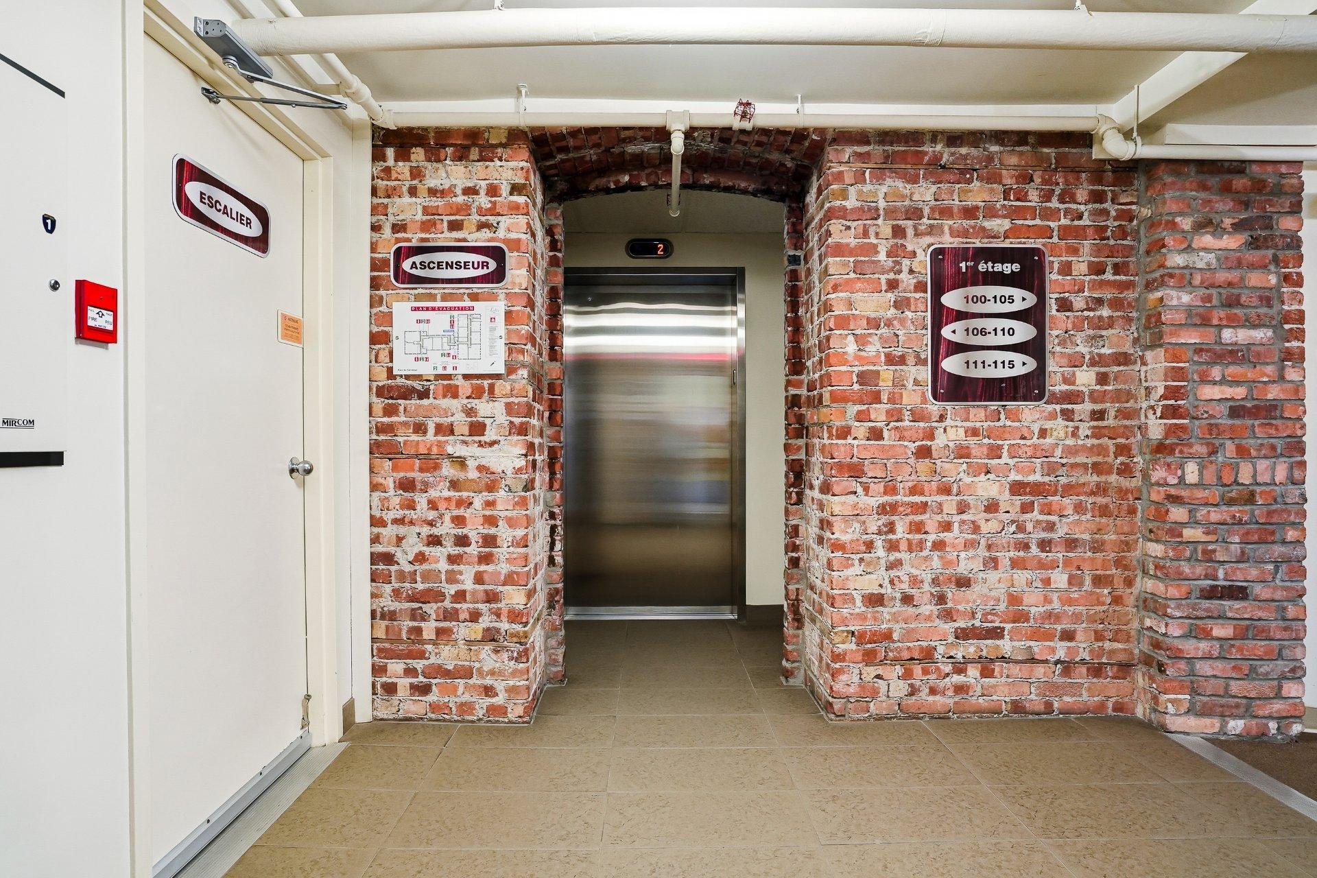 









232


Rue Principale

, 100,
Granby,




QC
J2G2V8

