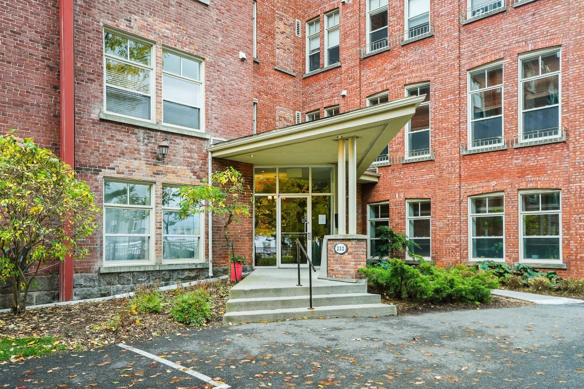 









232


Rue Principale

, 100,
Granby,




QC
J2G2V8

