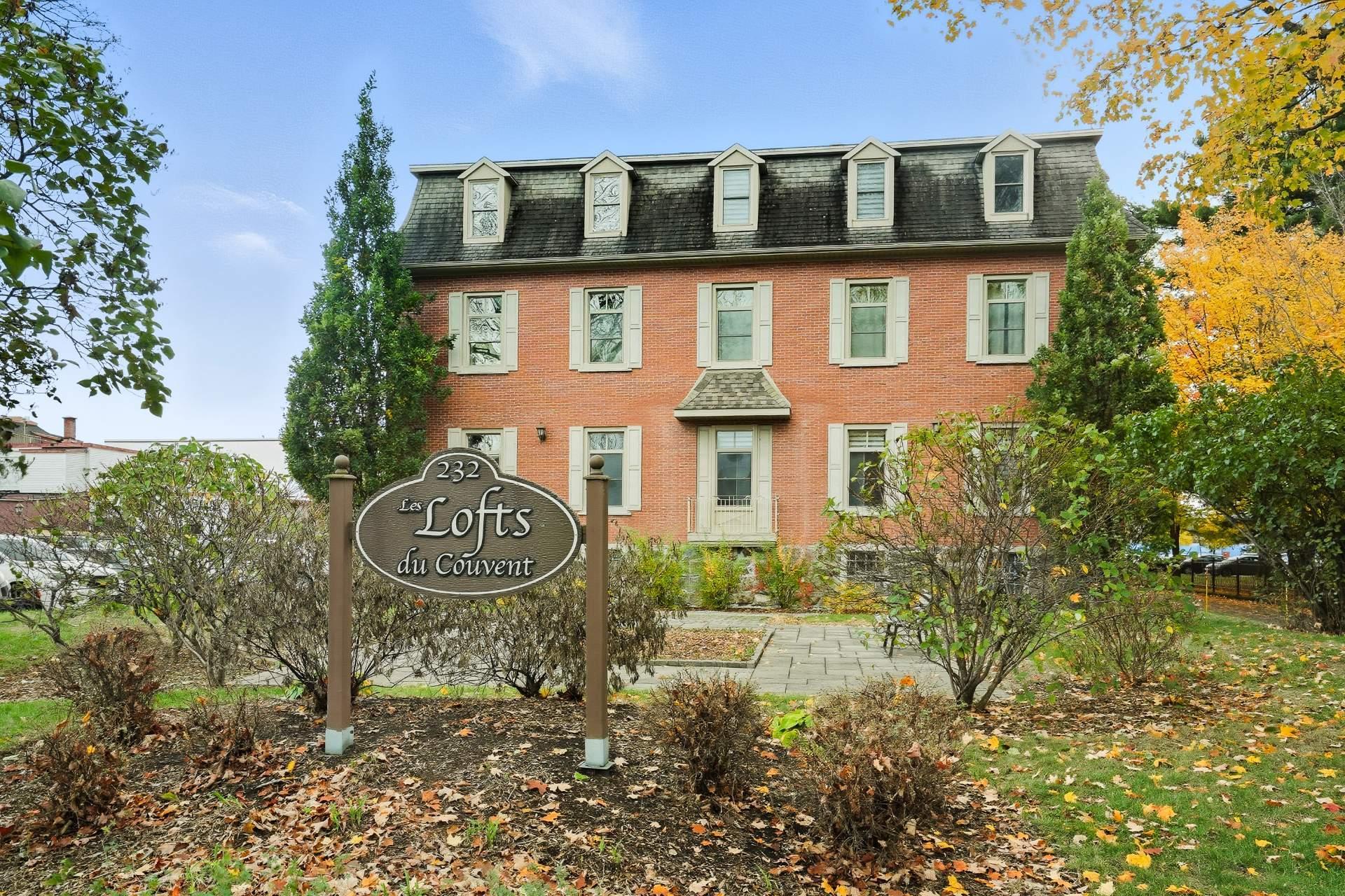 









232


Rue Principale

, 100,
Granby,




QC
J2G2V8

