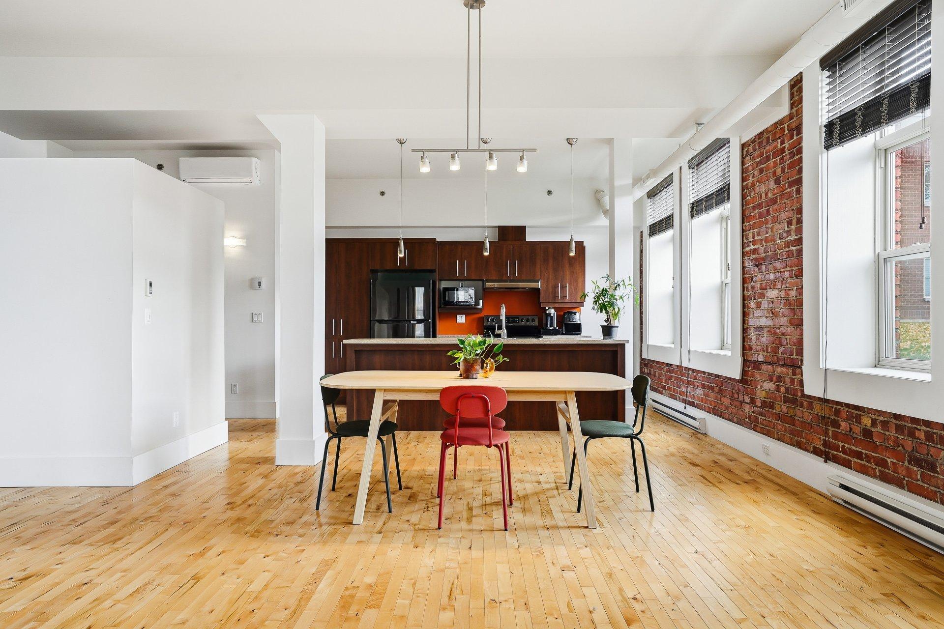 









232


Rue Principale

, 100,
Granby,




QC
J2G2V8

