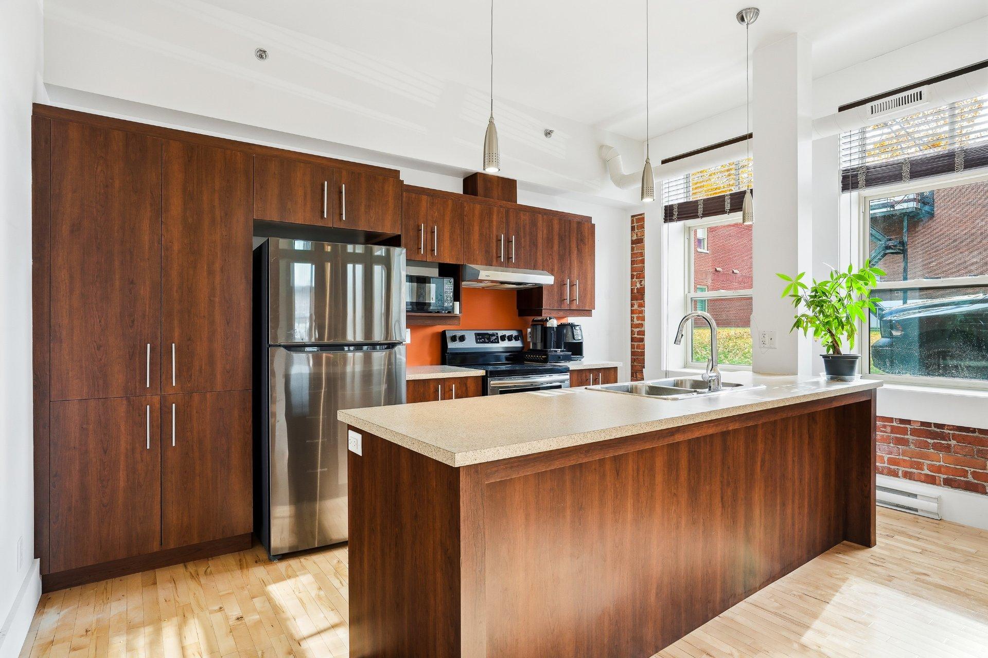 









232


Rue Principale

, 100,
Granby,




QC
J2G2V8

