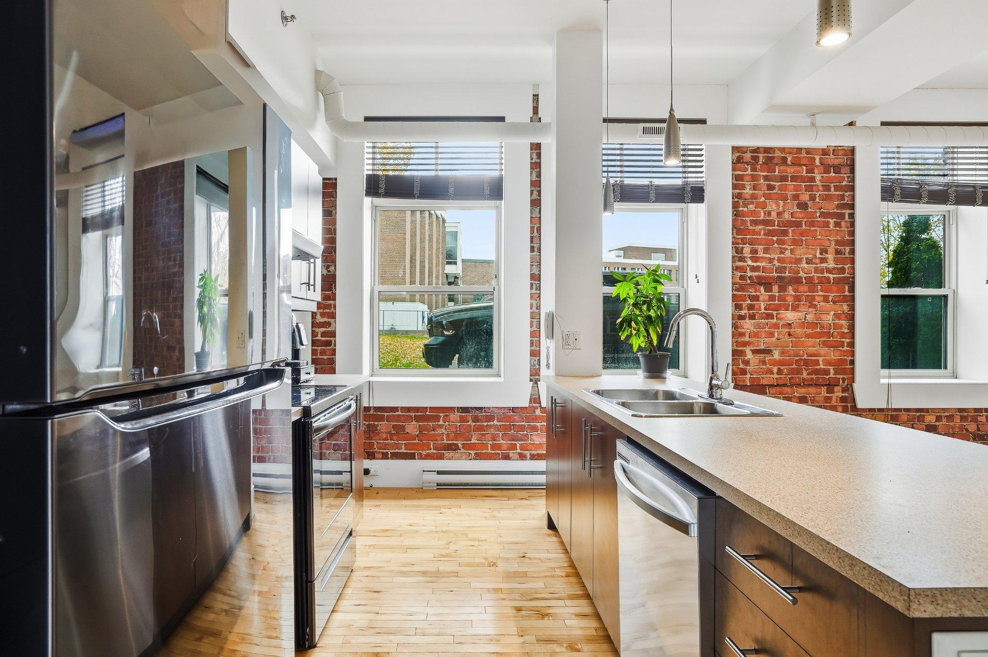 









232


Rue Principale

, 100,
Granby,




QC
J2G2V8

