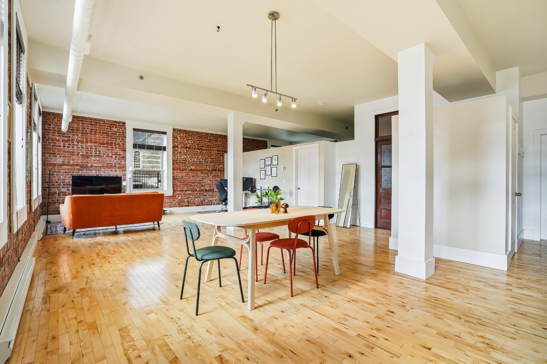 









232


Rue Principale

, 100,
Granby,




QC
J2G2V8

