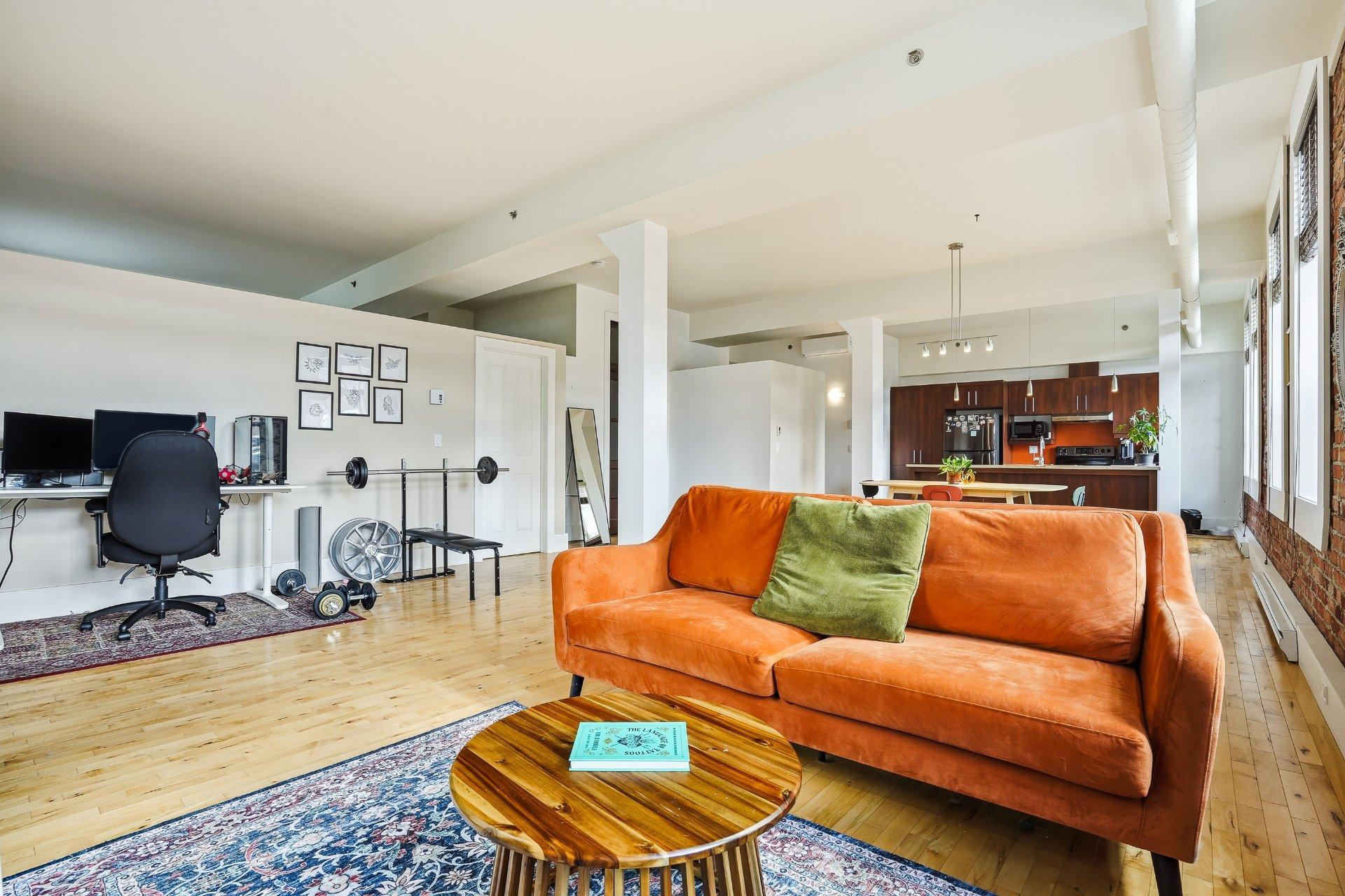 









232


Rue Principale

, 100,
Granby,




QC
J2G2V8

