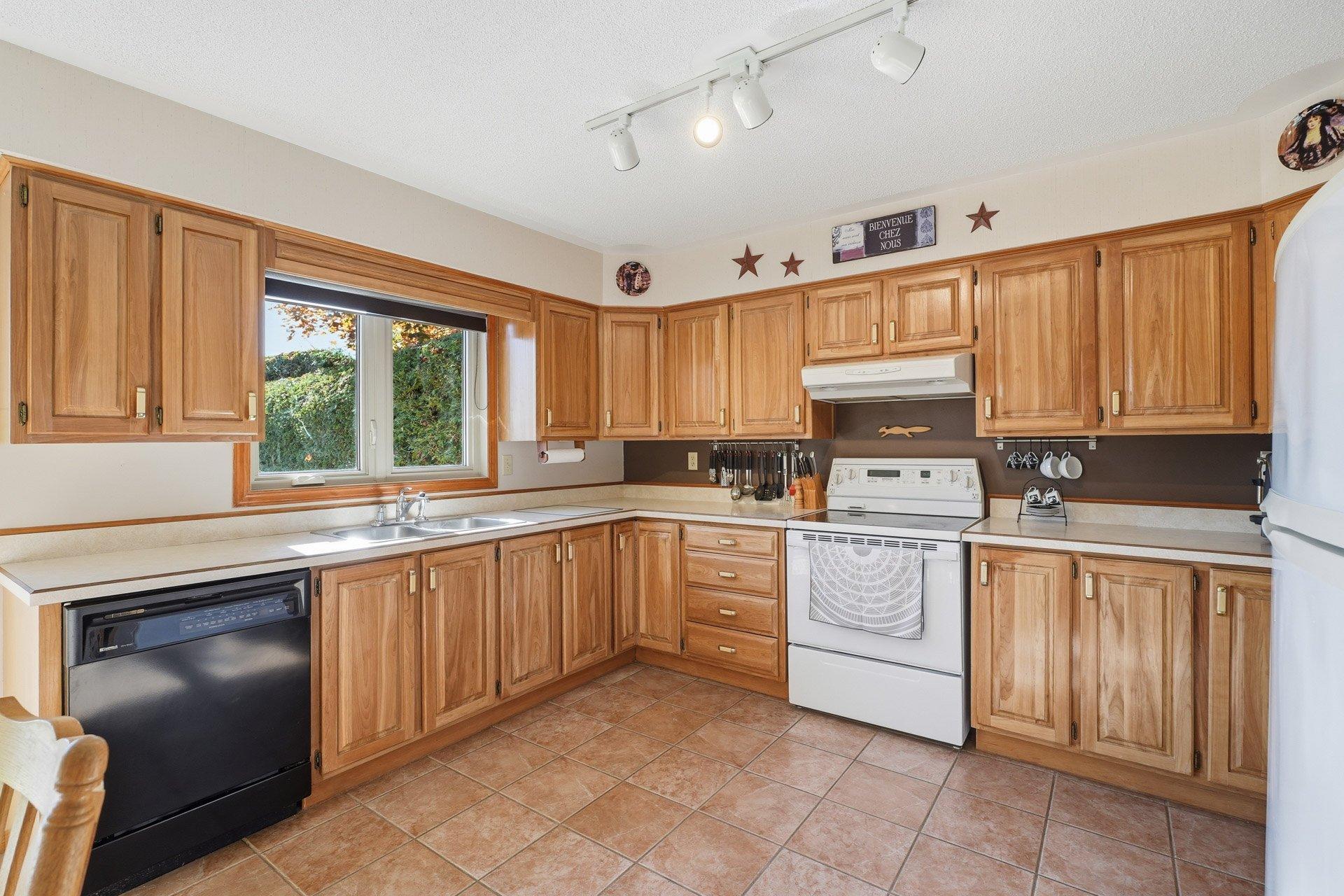 









84


Rue de Salernes

,
Gatineau (Gatineau),




QC
J8T7M7

