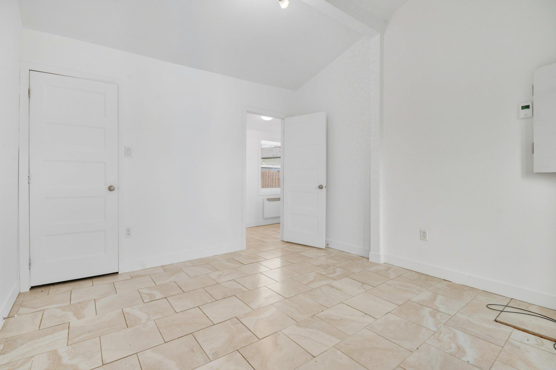 









5795

 - 5805


Rg du Bas-St-François

,
Laval (Duvernay),




QC
H7E4P2

