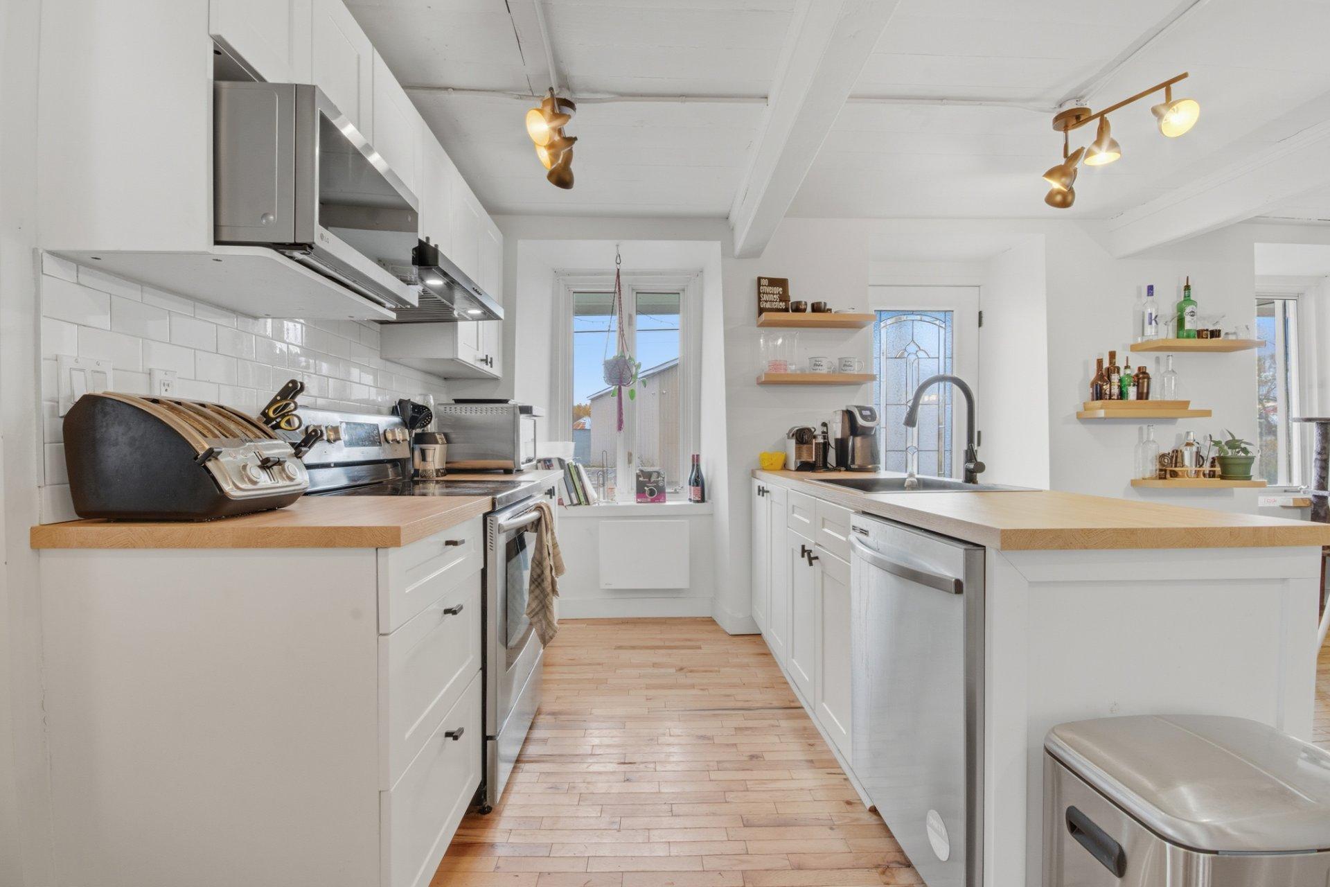 









5795

 - 5805


Rg du Bas-St-François

,
Laval (Duvernay),




QC
H7E4P2

