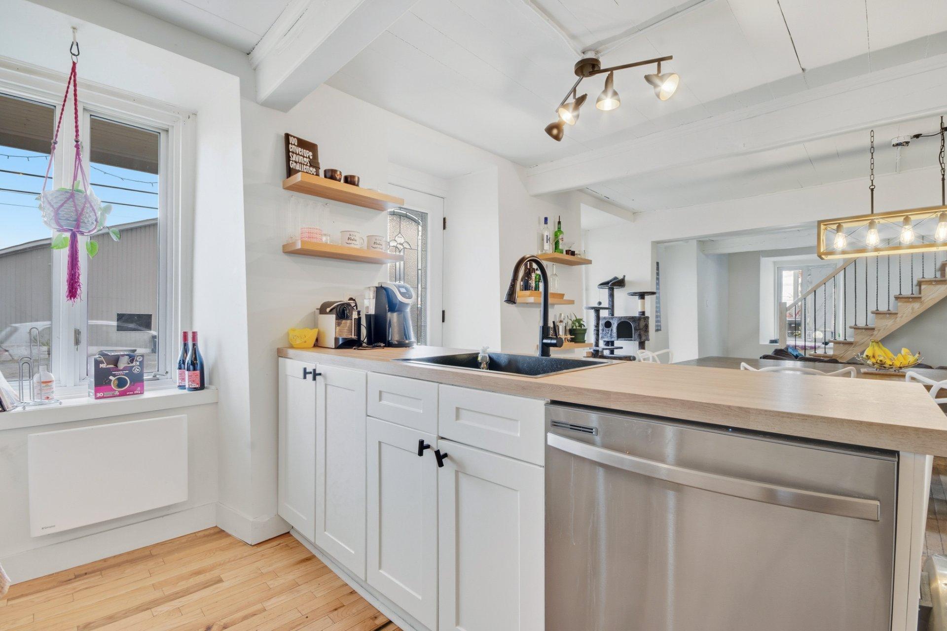 









5795

 - 5805


Rg du Bas-St-François

,
Laval (Duvernay),




QC
H7E4P2

