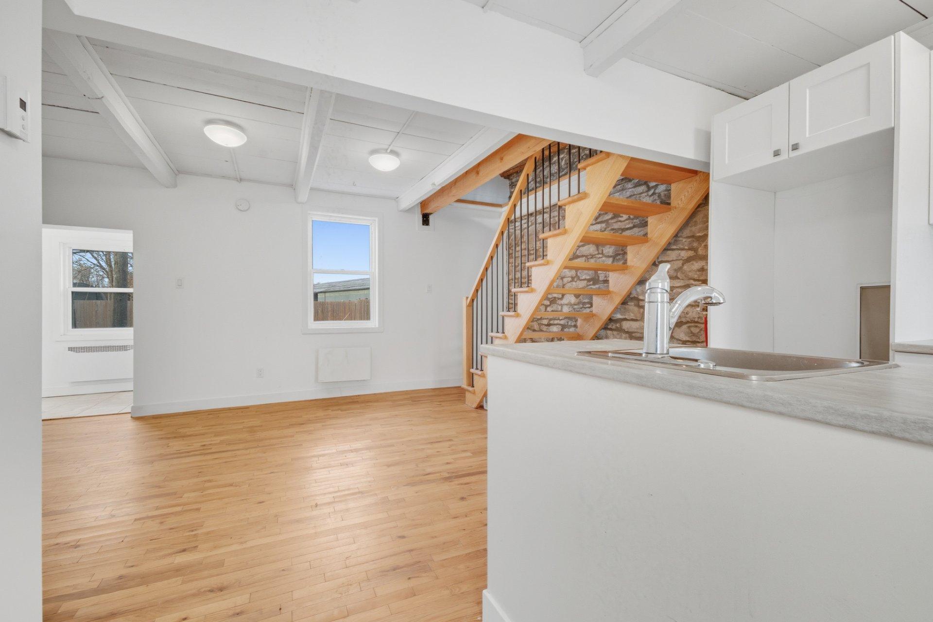 









5795

 - 5805


Rg du Bas-St-François

,
Laval (Duvernay),




QC
H7E4P2

