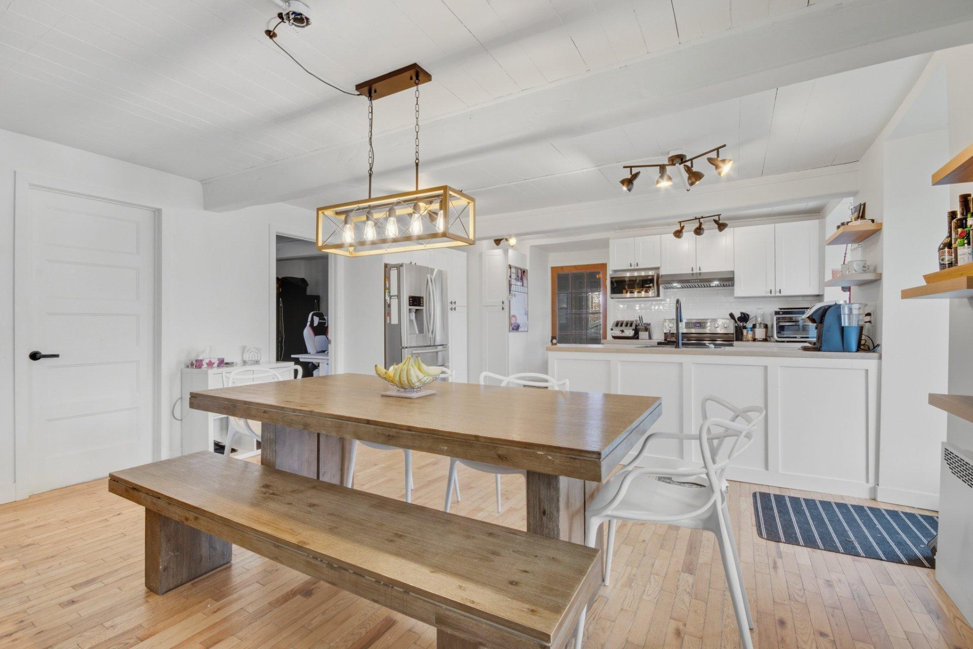 









5795

 - 5805


Rg du Bas-St-François

,
Laval (Duvernay),




QC
H7E4P2

