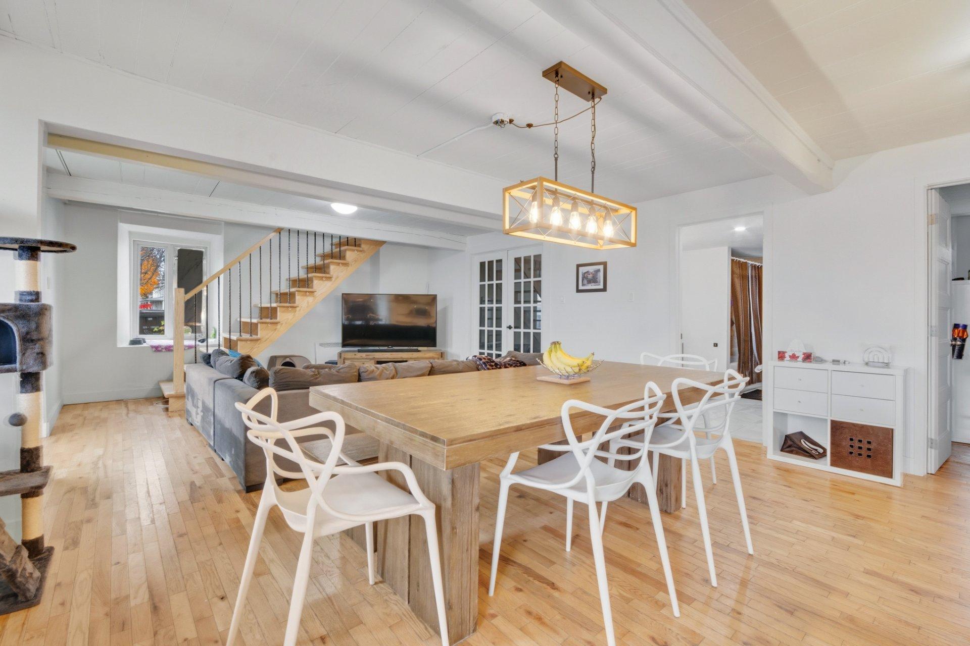 









5795

 - 5805


Rg du Bas-St-François

,
Laval (Duvernay),




QC
H7E4P2

