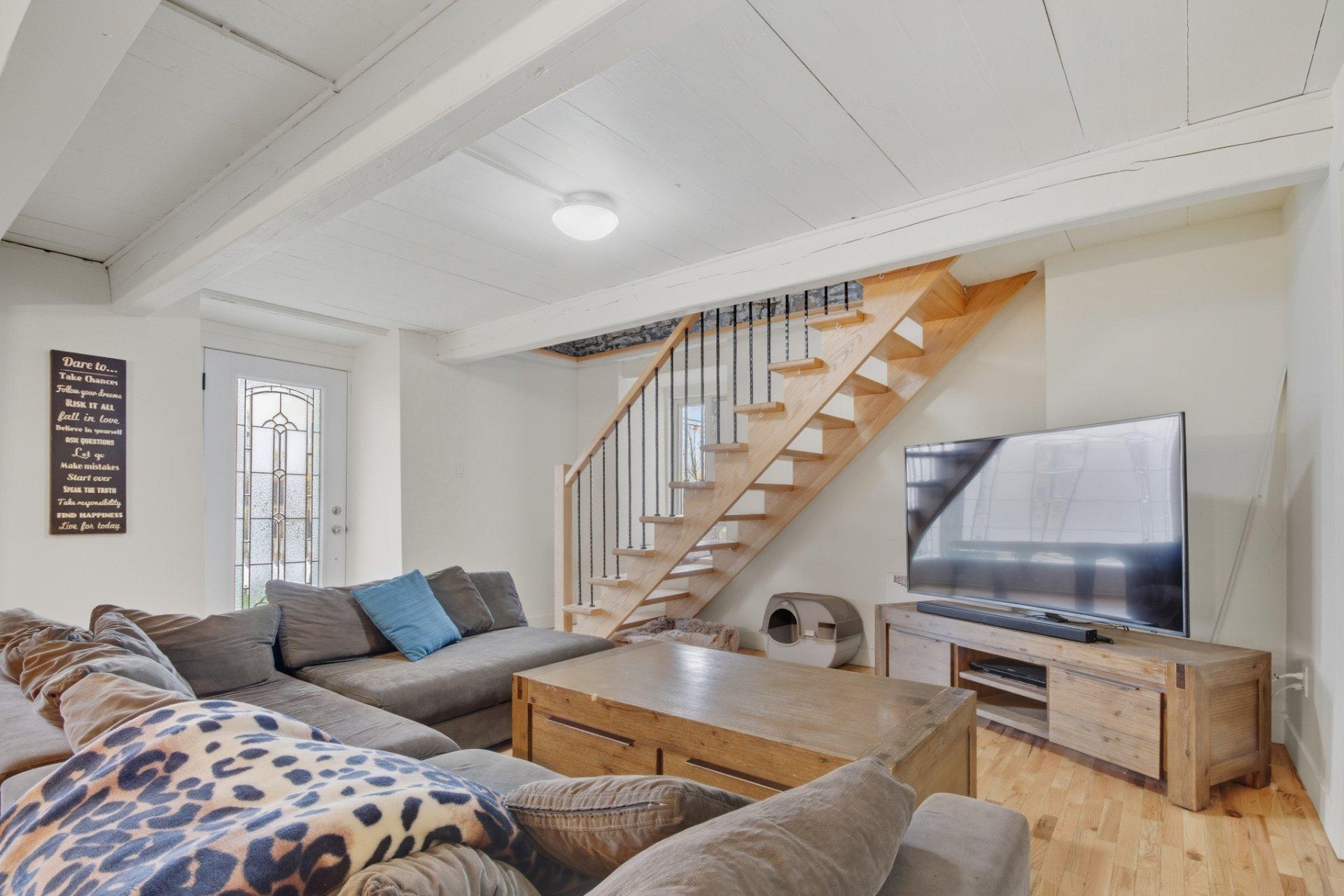 









5795

 - 5805


Rg du Bas-St-François

,
Laval (Duvernay),




QC
H7E4P2

