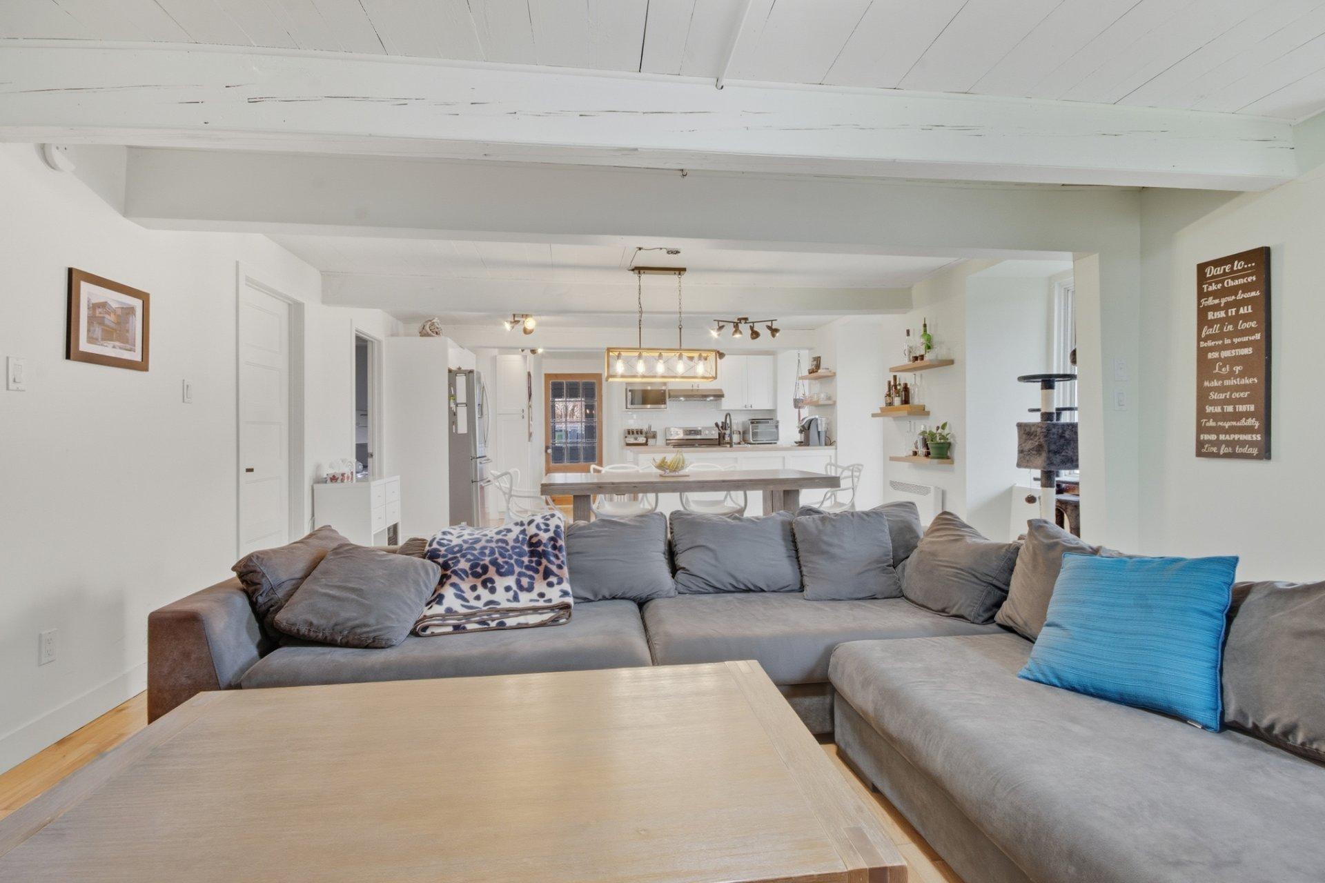 









5795

 - 5805


Rg du Bas-St-François

,
Laval (Duvernay),




QC
H7E4P2

