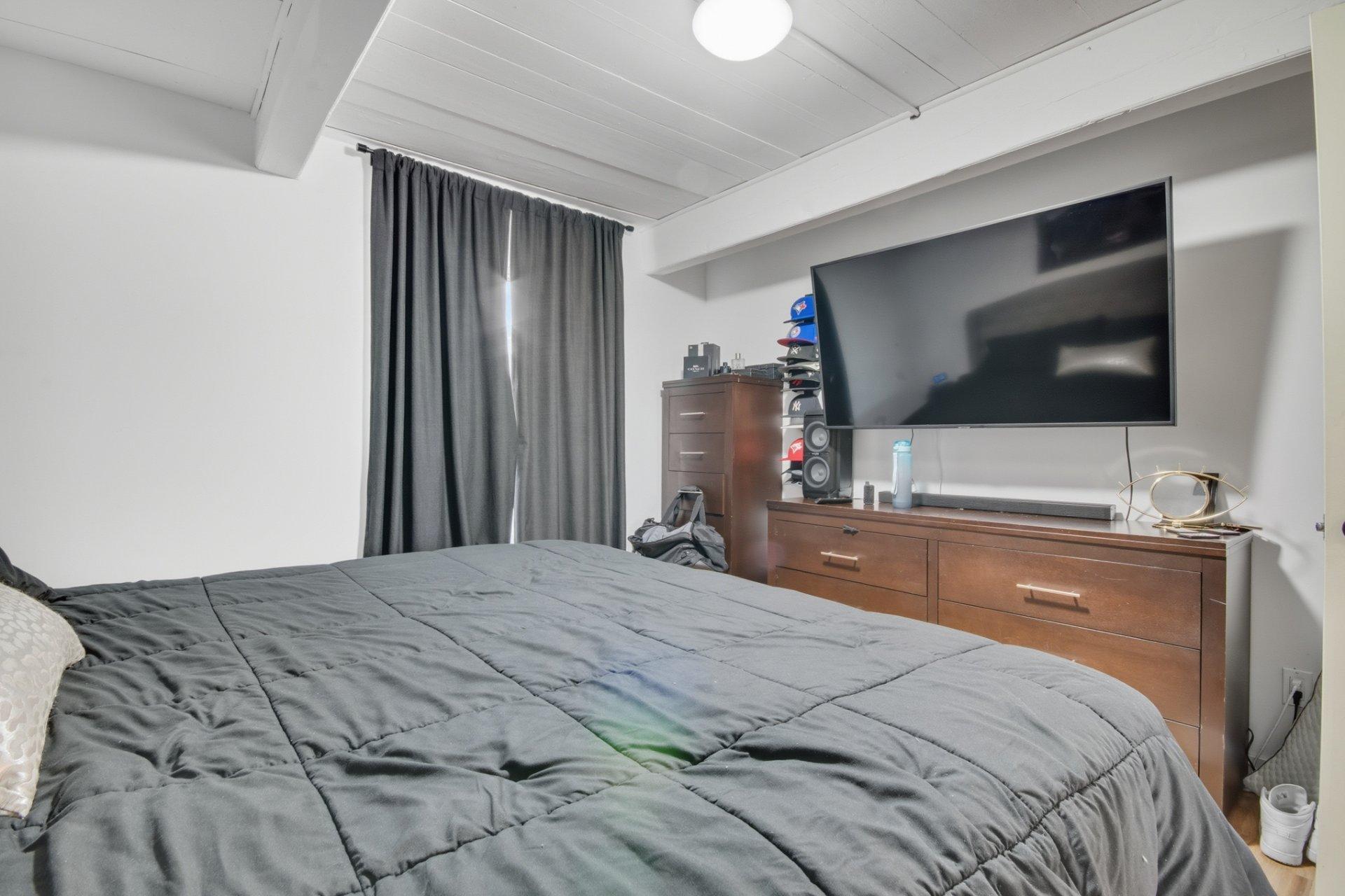 









5795

 - 5805


Rg du Bas-St-François

,
Laval (Duvernay),




QC
H7E4P2

