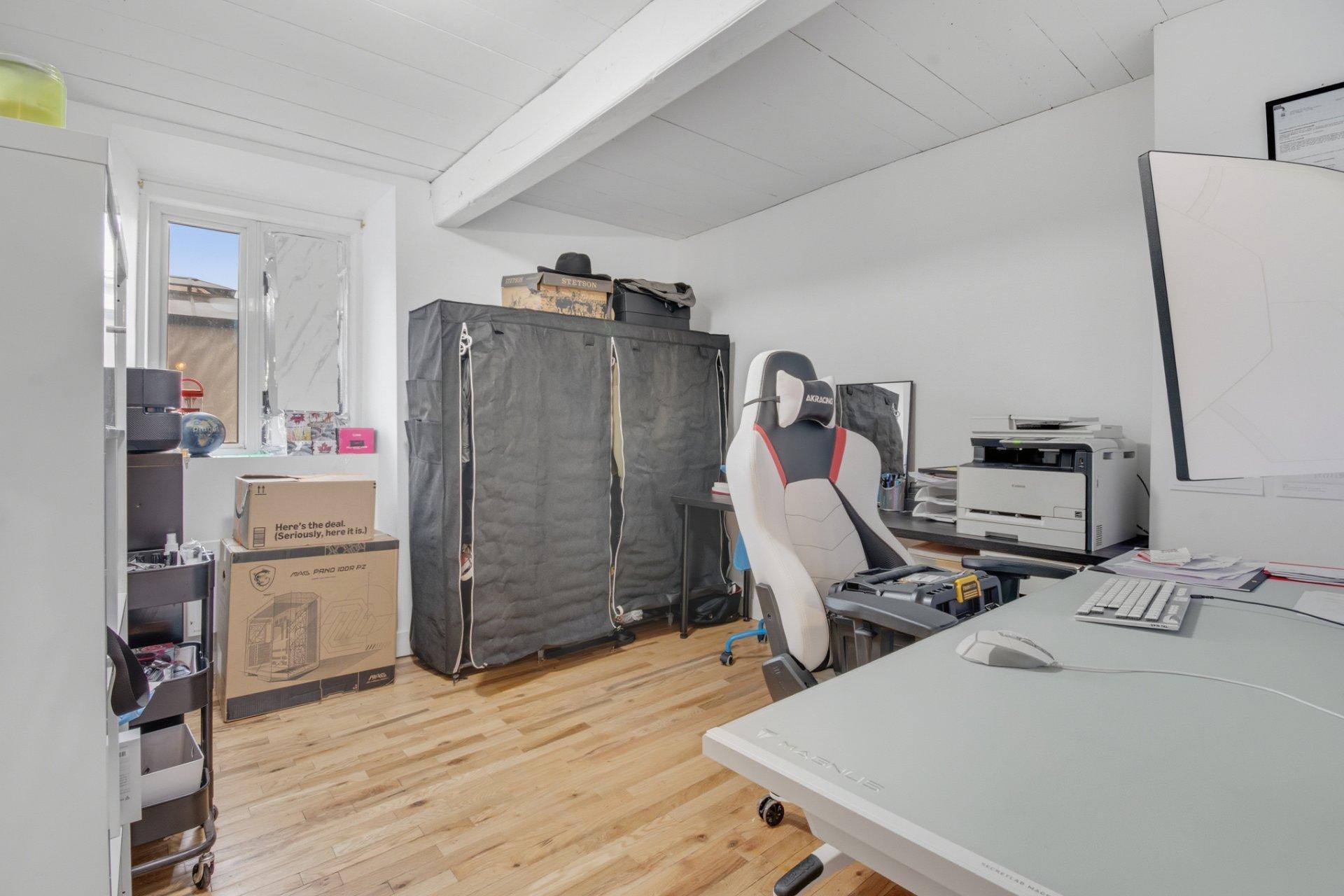 









5795

 - 5805


Rg du Bas-St-François

,
Laval (Duvernay),




QC
H7E4P2

