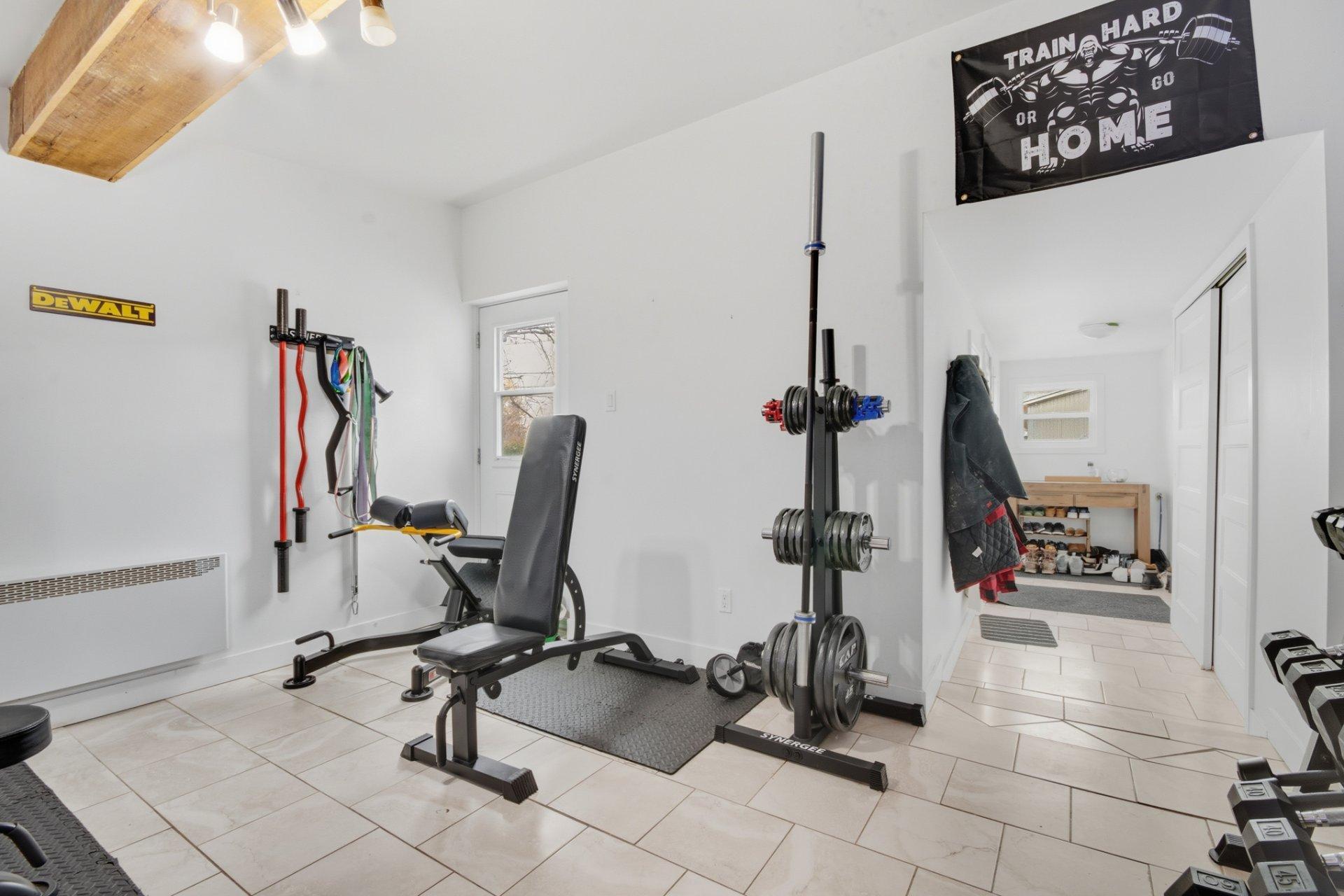 









5795

 - 5805


Rg du Bas-St-François

,
Laval (Duvernay),




QC
H7E4P2

