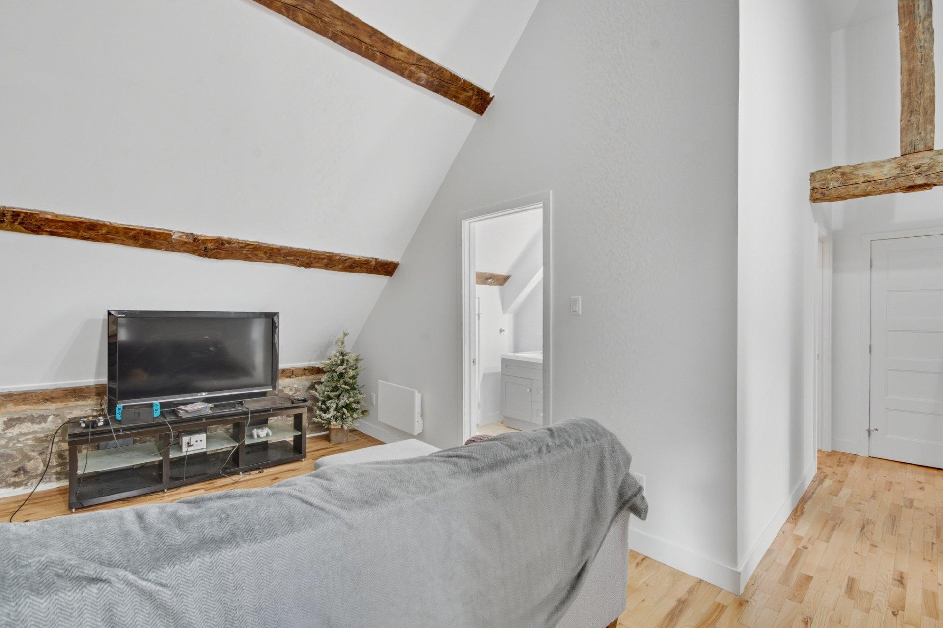 









5795

 - 5805


Rg du Bas-St-François

,
Laval (Duvernay),




QC
H7E4P2

