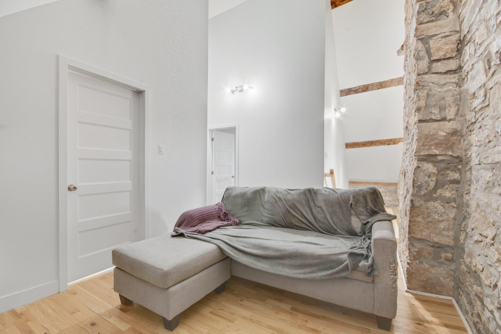 









5795

 - 5805


Rg du Bas-St-François

,
Laval (Duvernay),




QC
H7E4P2

