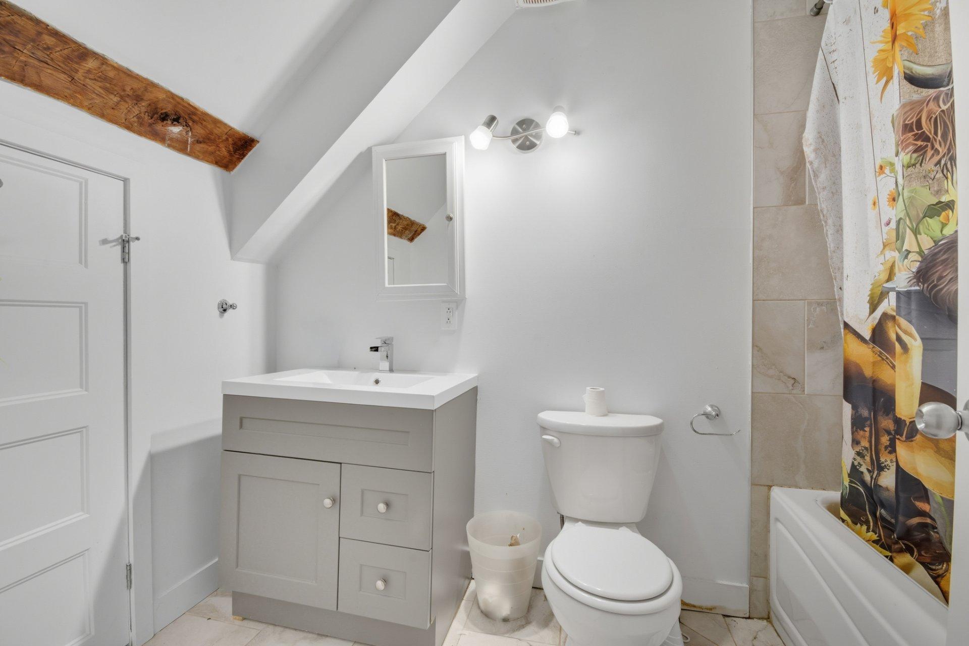 









5795

 - 5805


Rg du Bas-St-François

,
Laval (Duvernay),




QC
H7E4P2

