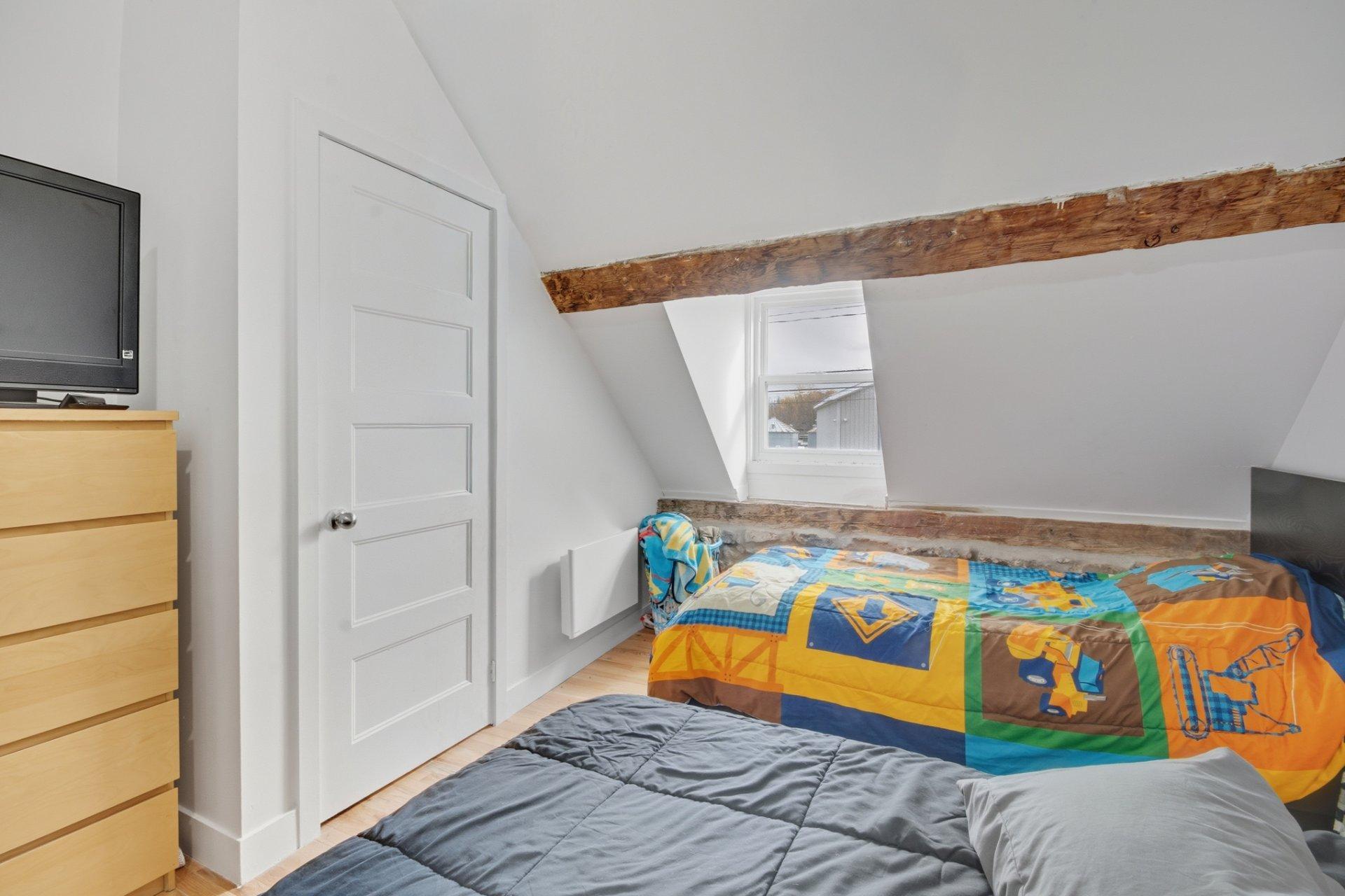 









5795

 - 5805


Rg du Bas-St-François

,
Laval (Duvernay),




QC
H7E4P2

