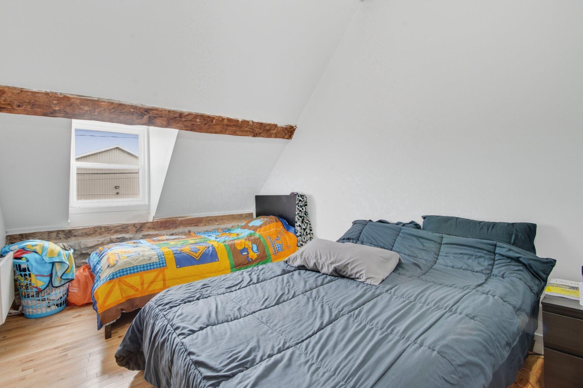 









5795

 - 5805


Rg du Bas-St-François

,
Laval (Duvernay),




QC
H7E4P2

