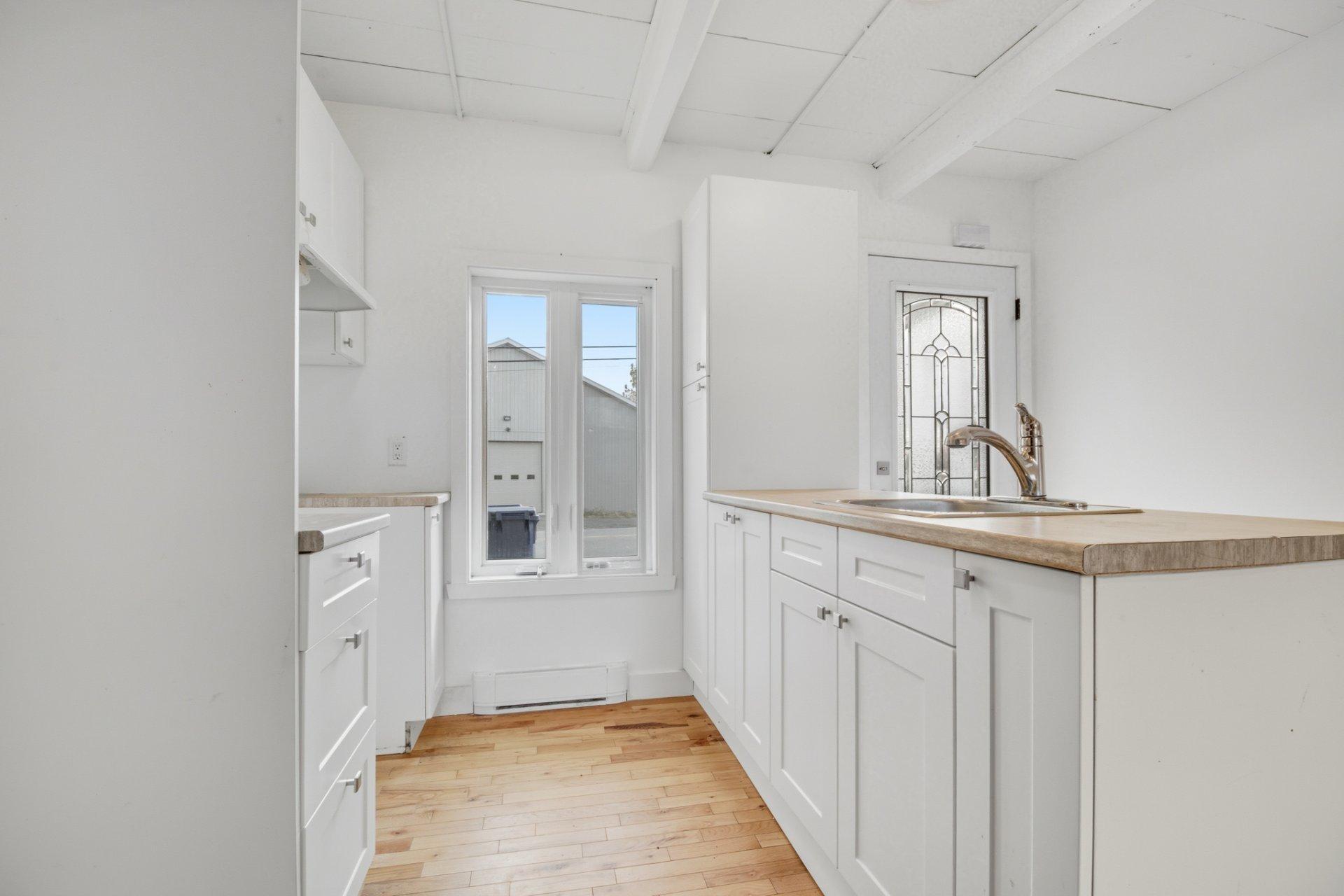 









5795

 - 5805


Rg du Bas-St-François

,
Laval (Duvernay),




QC
H7E4P2

