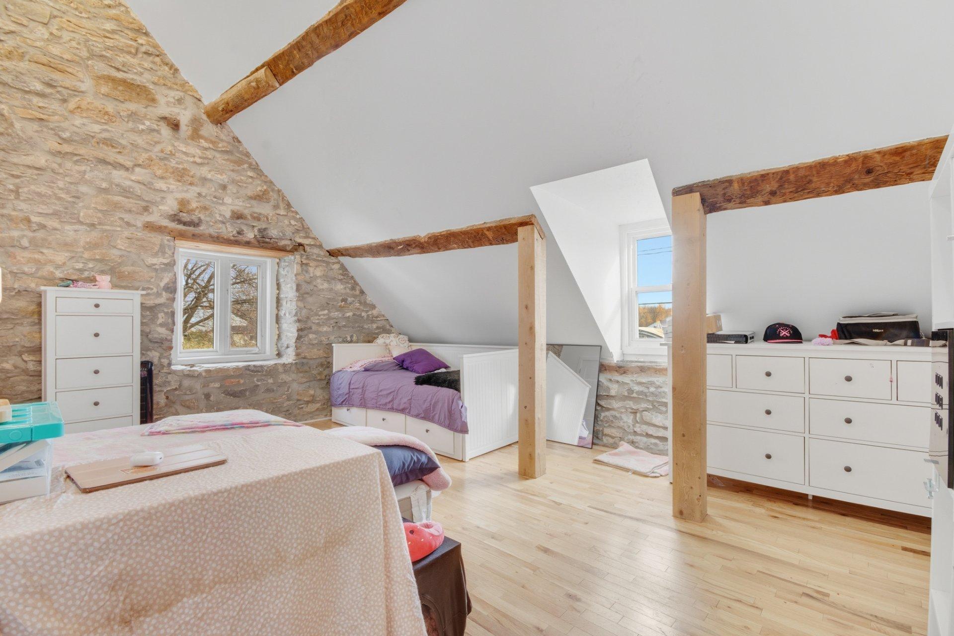 









5795

 - 5805


Rg du Bas-St-François

,
Laval (Duvernay),




QC
H7E4P2

