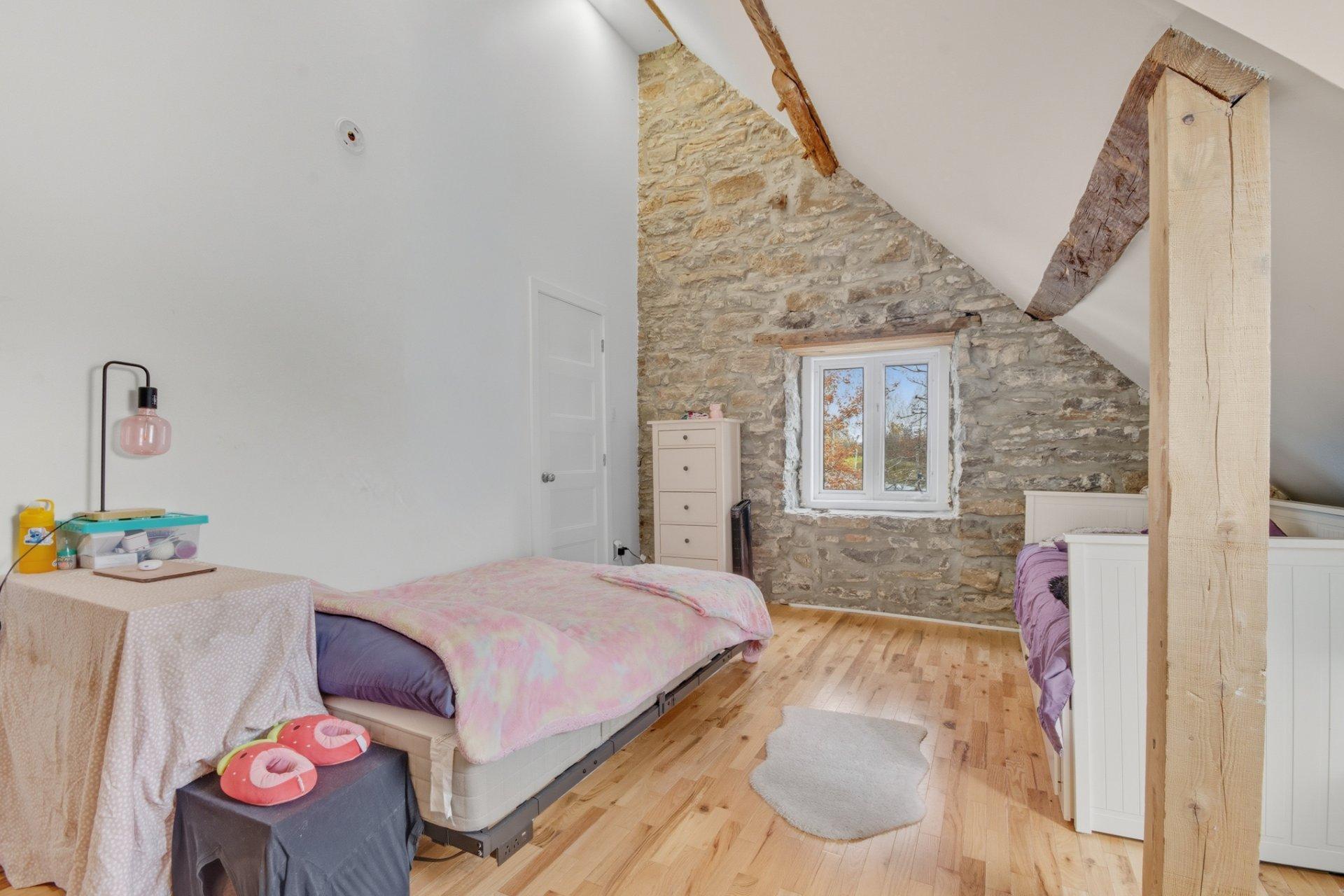 









5795

 - 5805


Rg du Bas-St-François

,
Laval (Duvernay),




QC
H7E4P2

