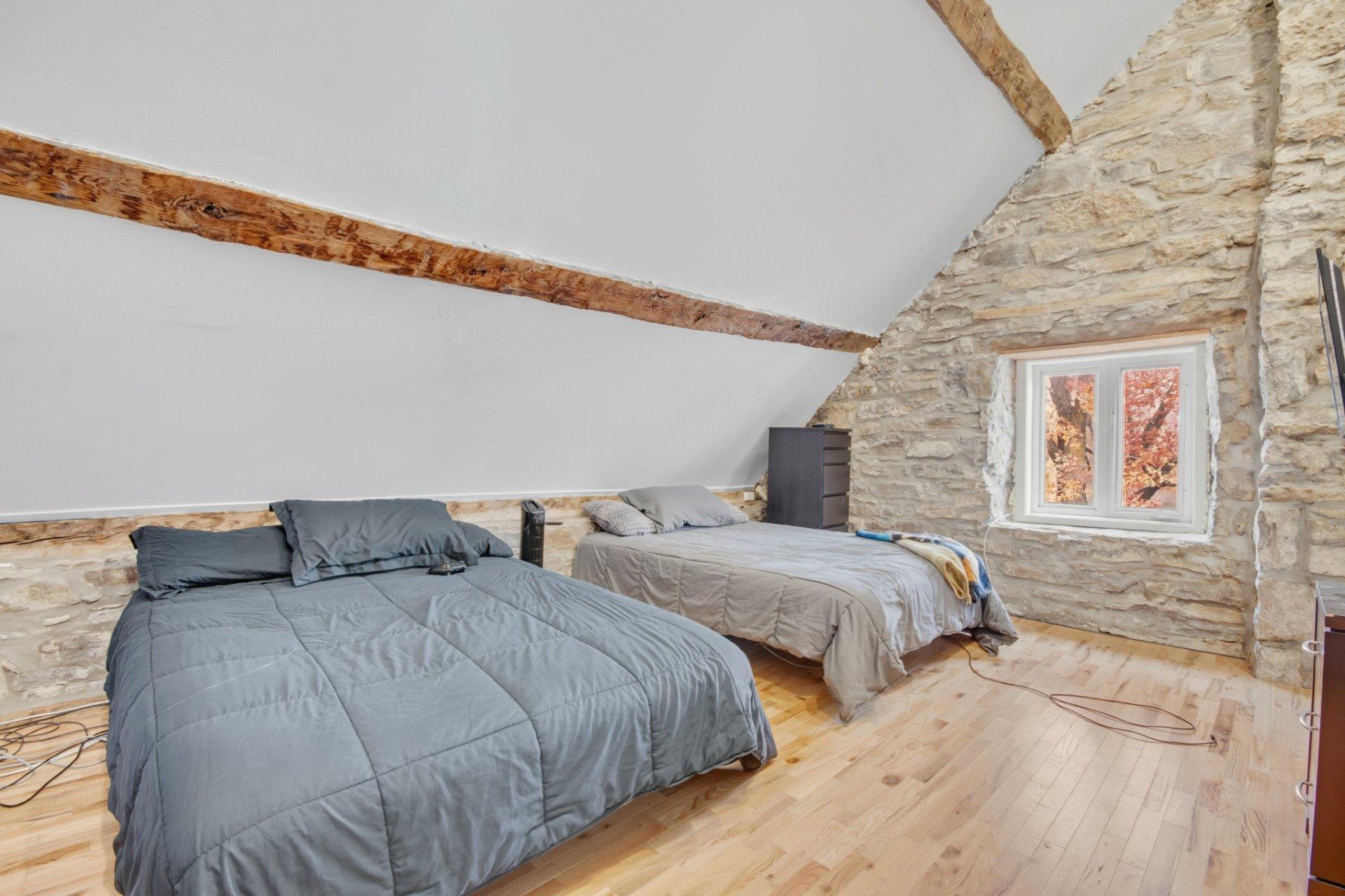 









5795

 - 5805


Rg du Bas-St-François

,
Laval (Duvernay),




QC
H7E4P2

