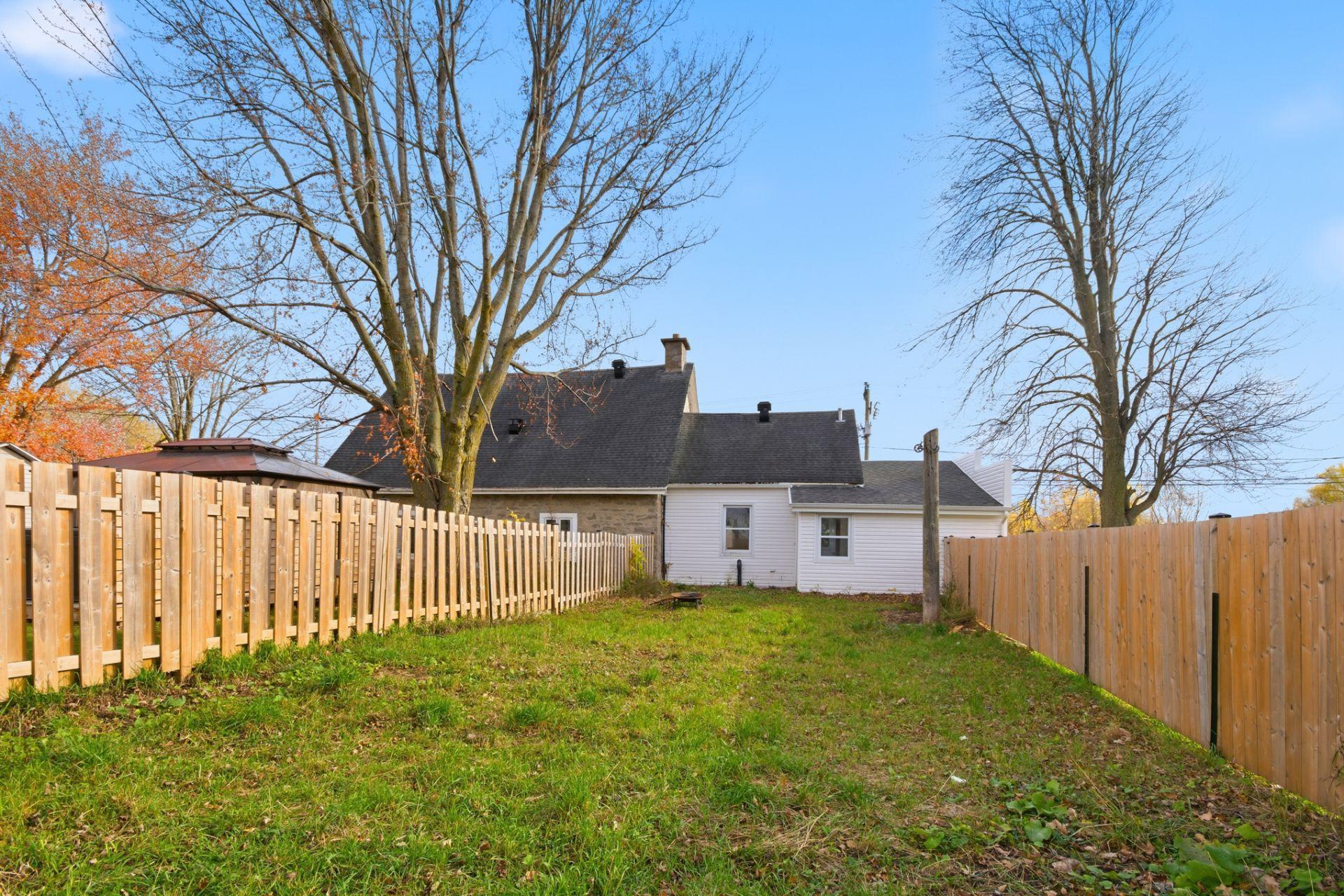 









5795

 - 5805


Rg du Bas-St-François

,
Laval (Duvernay),




QC
H7E4P2

