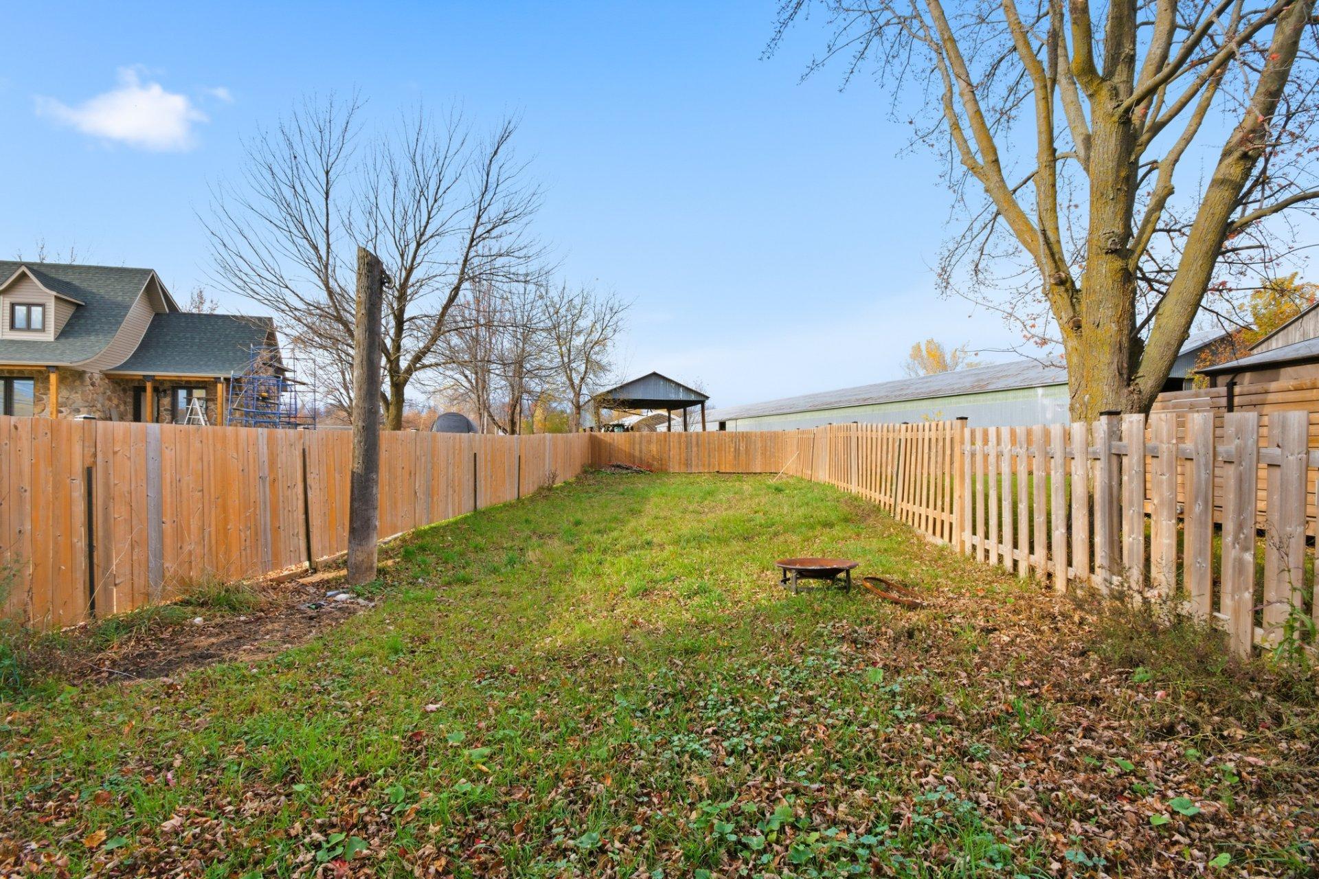 









5795

 - 5805


Rg du Bas-St-François

,
Laval (Duvernay),




QC
H7E4P2

