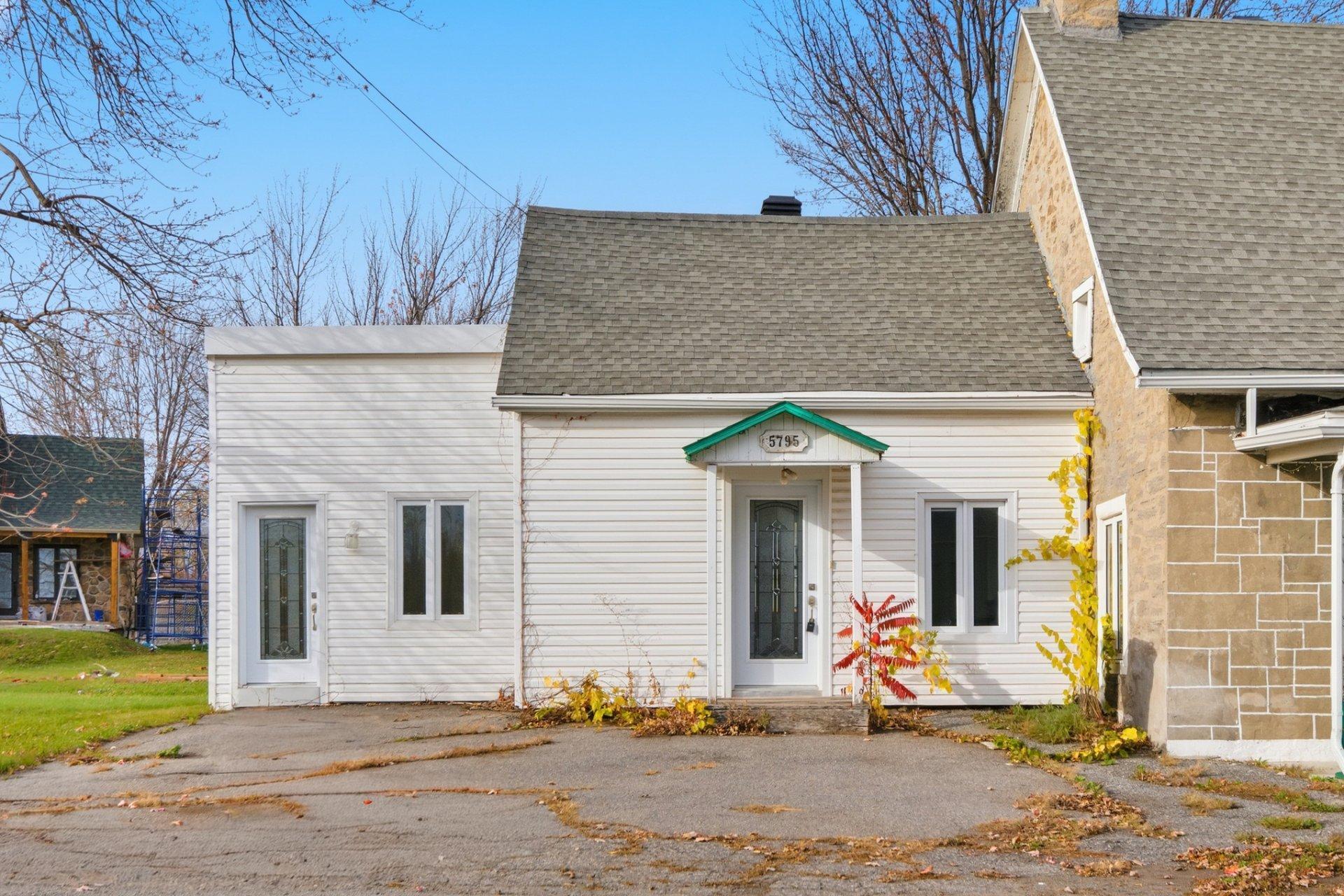 









5795

 - 5805


Rg du Bas-St-François

,
Laval (Duvernay),




QC
H7E4P2

