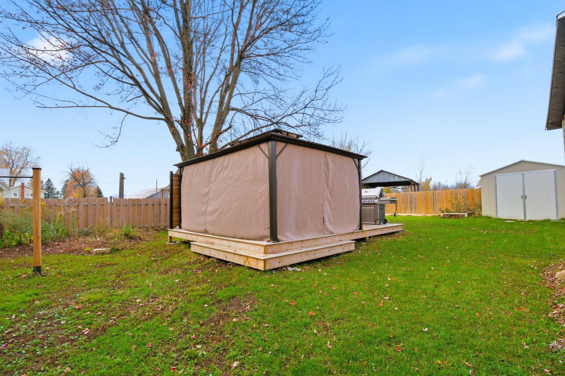 









5795

 - 5805


Rg du Bas-St-François

,
Laval (Duvernay),




QC
H7E4P2

