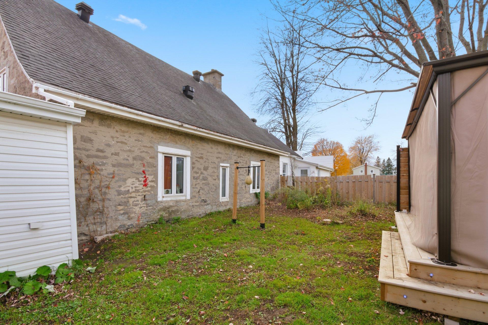 









5795

 - 5805


Rg du Bas-St-François

,
Laval (Duvernay),




QC
H7E4P2

