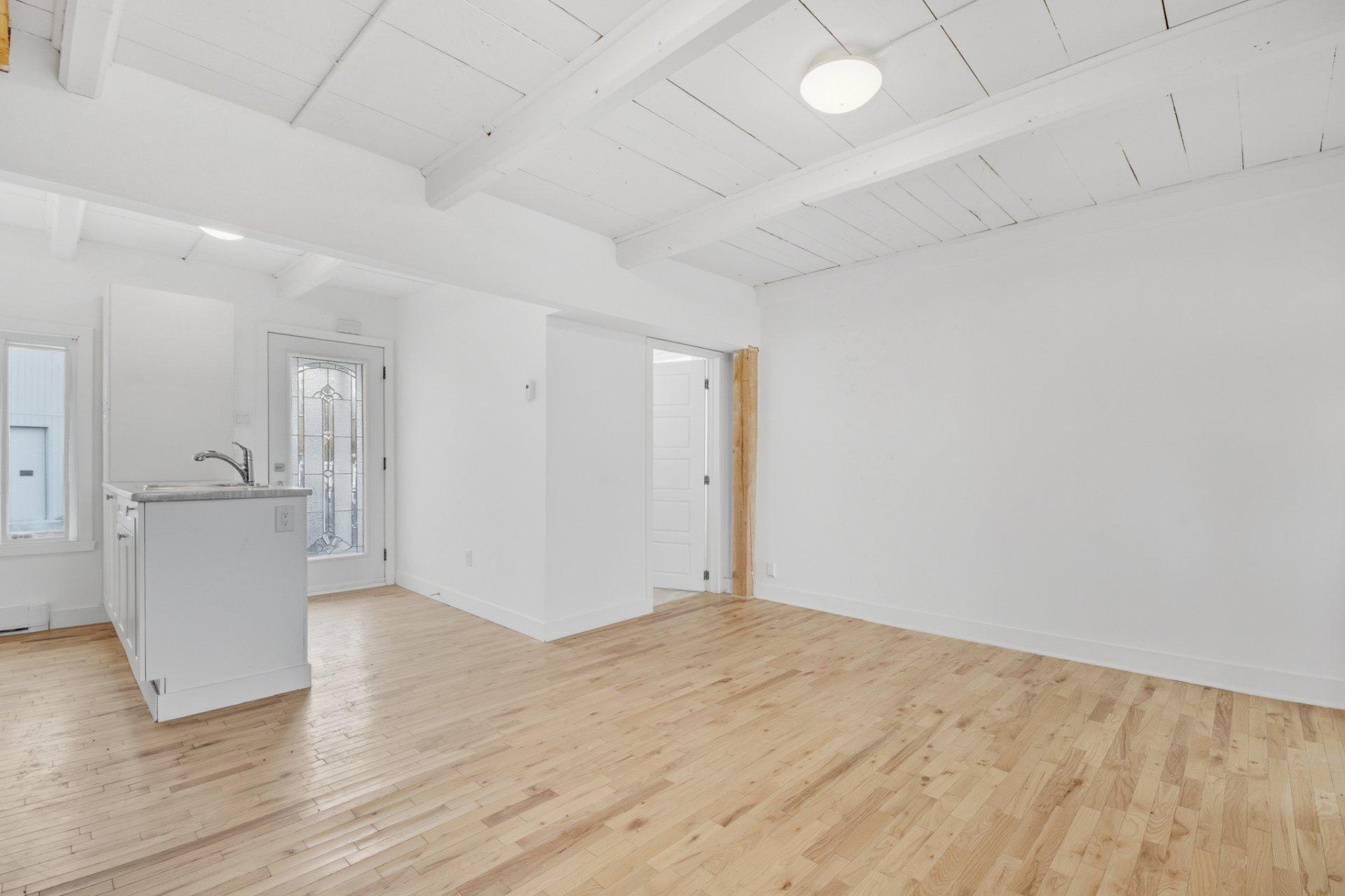 









5795

 - 5805


Rg du Bas-St-François

,
Laval (Duvernay),




QC
H7E4P2

