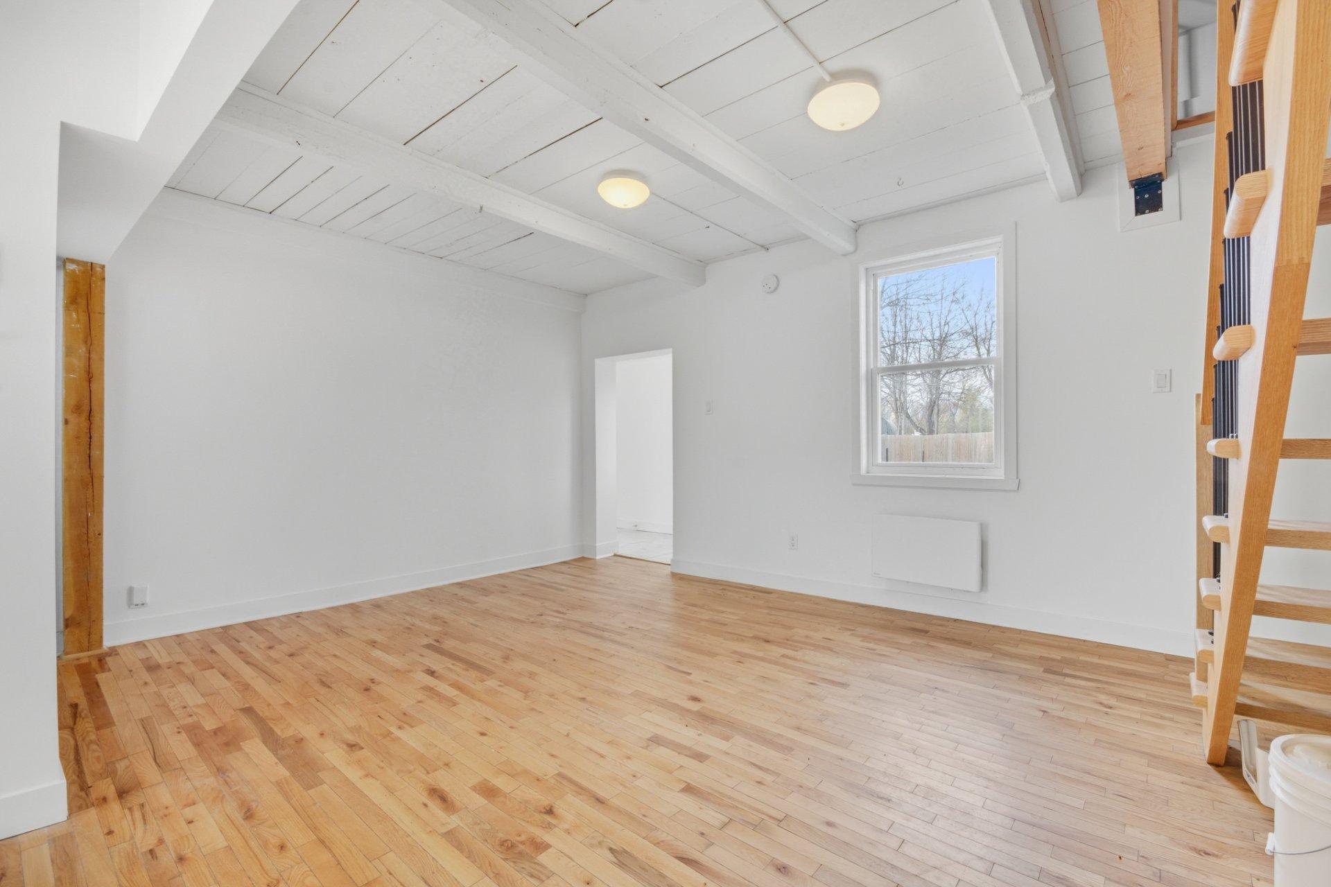 









5795

 - 5805


Rg du Bas-St-François

,
Laval (Duvernay),




QC
H7E4P2

