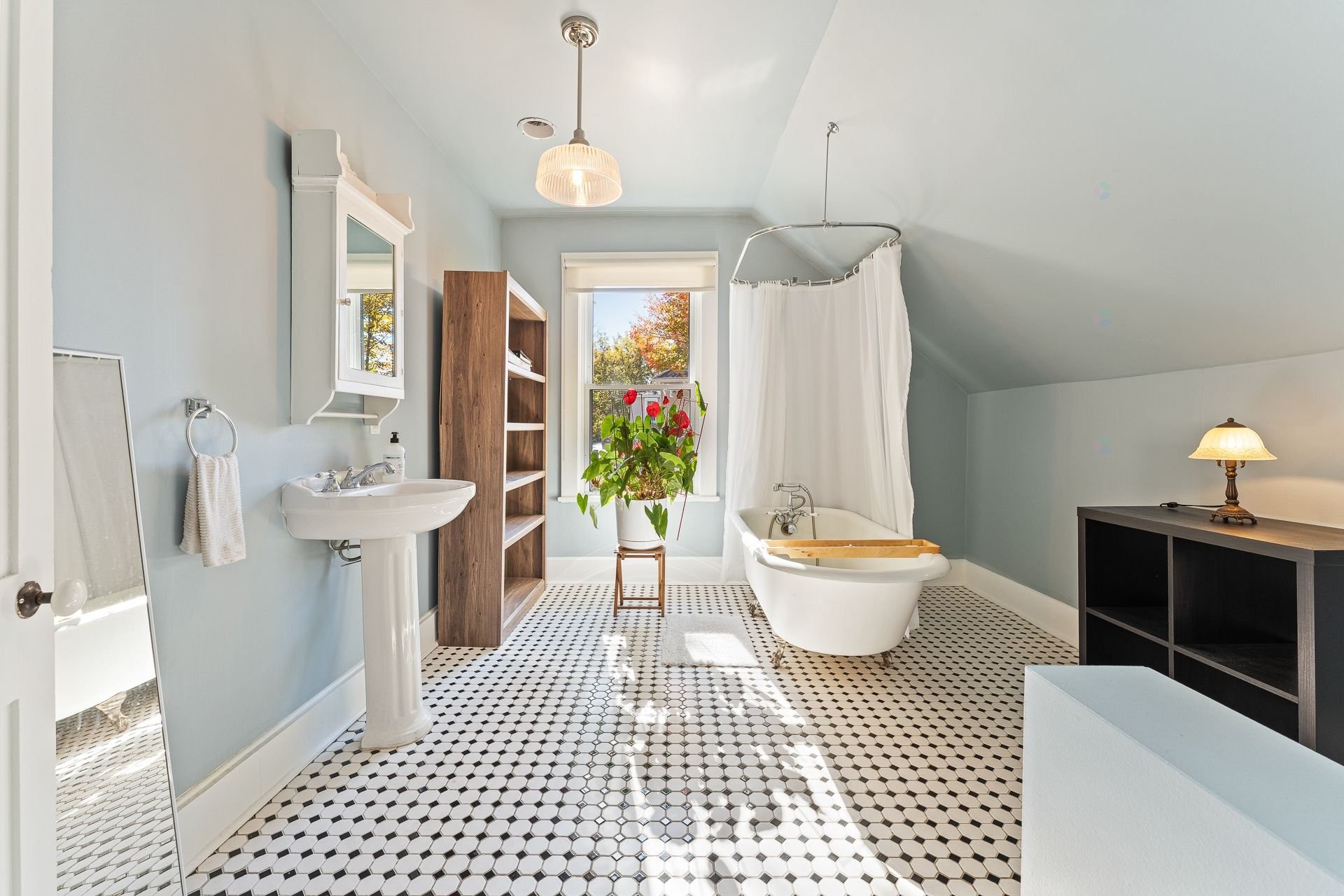 









964

 - 966


Rue du Sud

,
Cowansville,




QC
J2K2Y3

